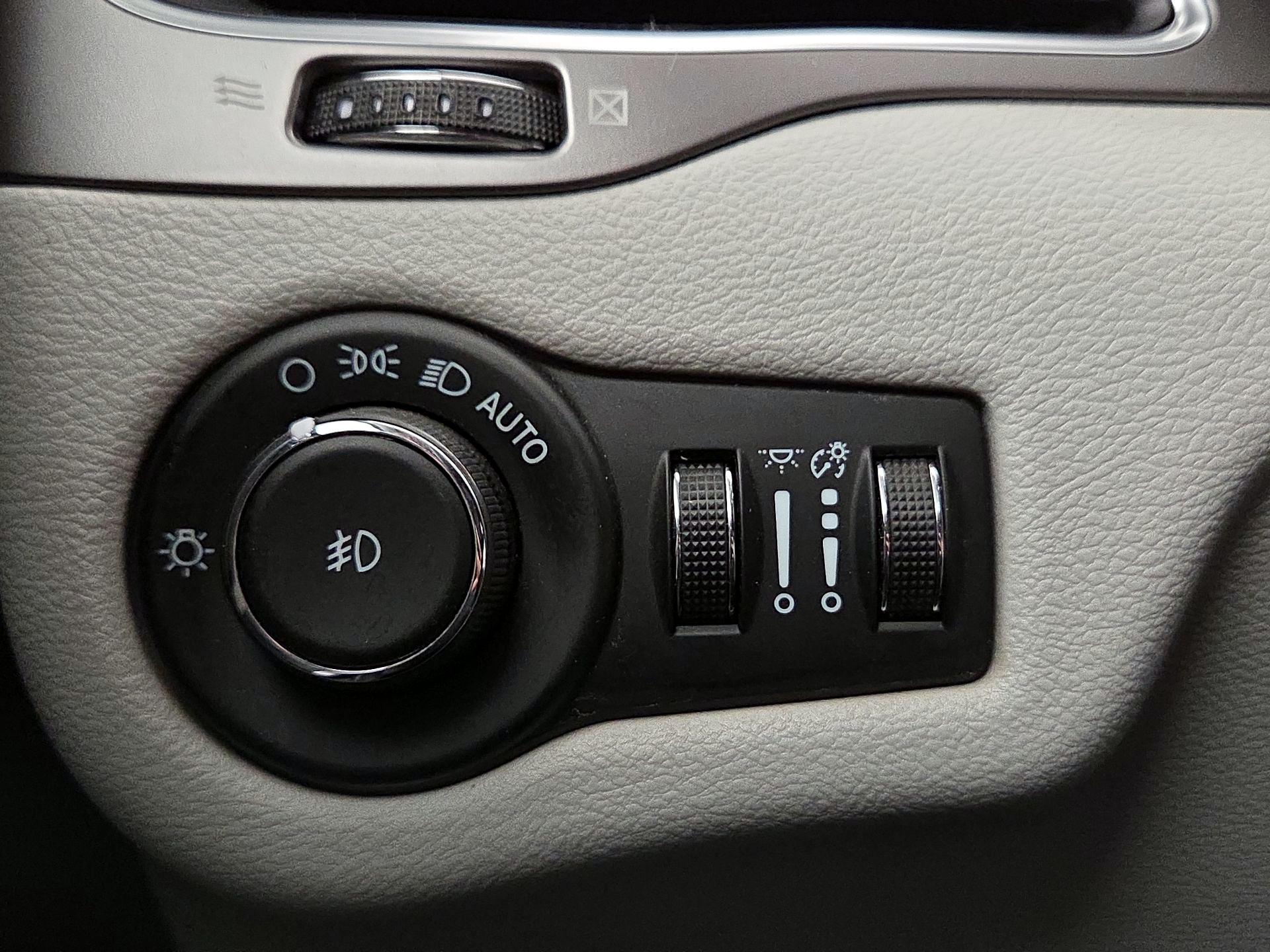 Thumbnail: 2021 Jeep Cherokee - 13