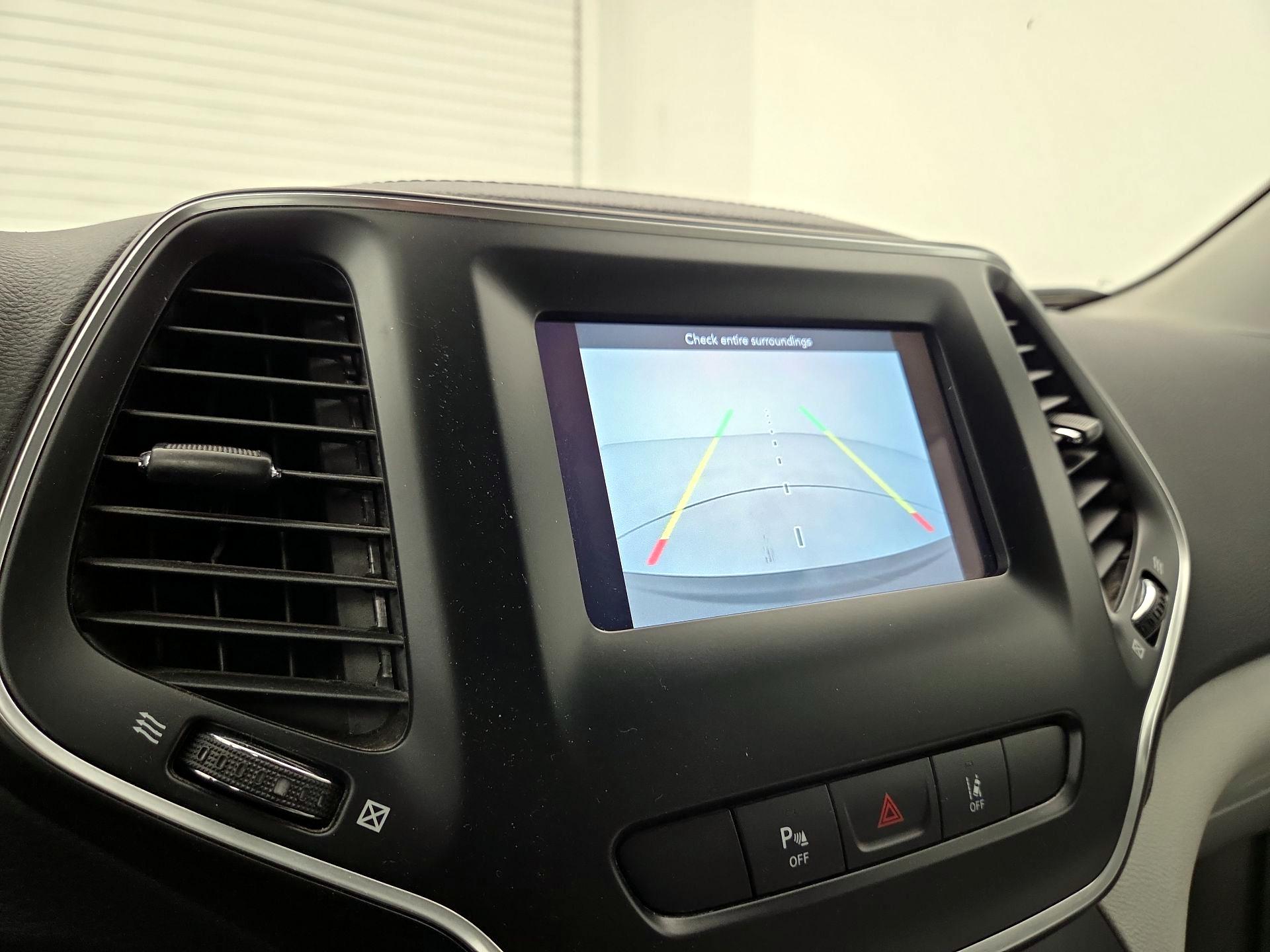 Thumbnail: 2021 Jeep Cherokee - 14