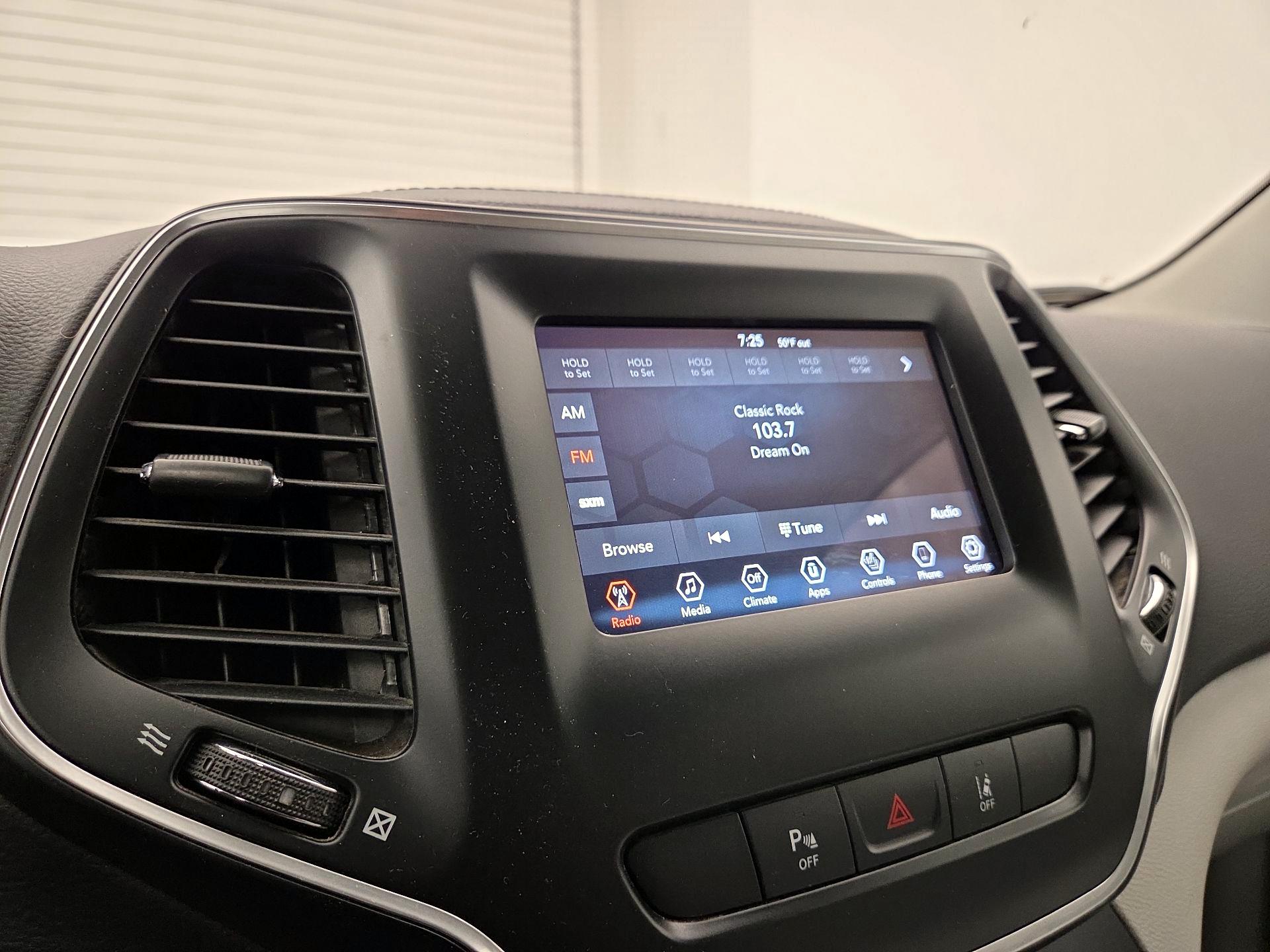 Thumbnail: 2021 Jeep Cherokee - 15