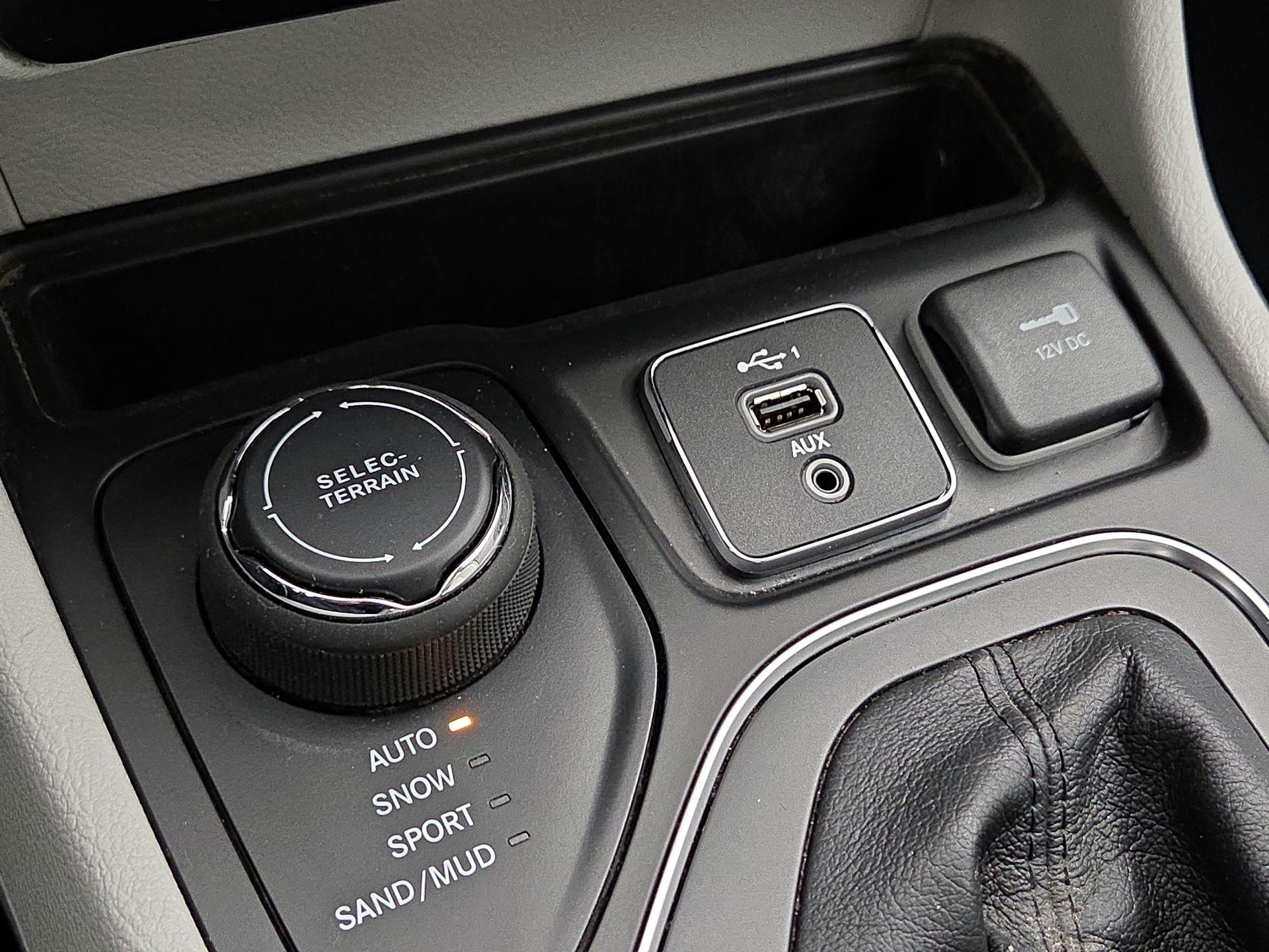 Thumbnail: 2021 Jeep Cherokee - 18