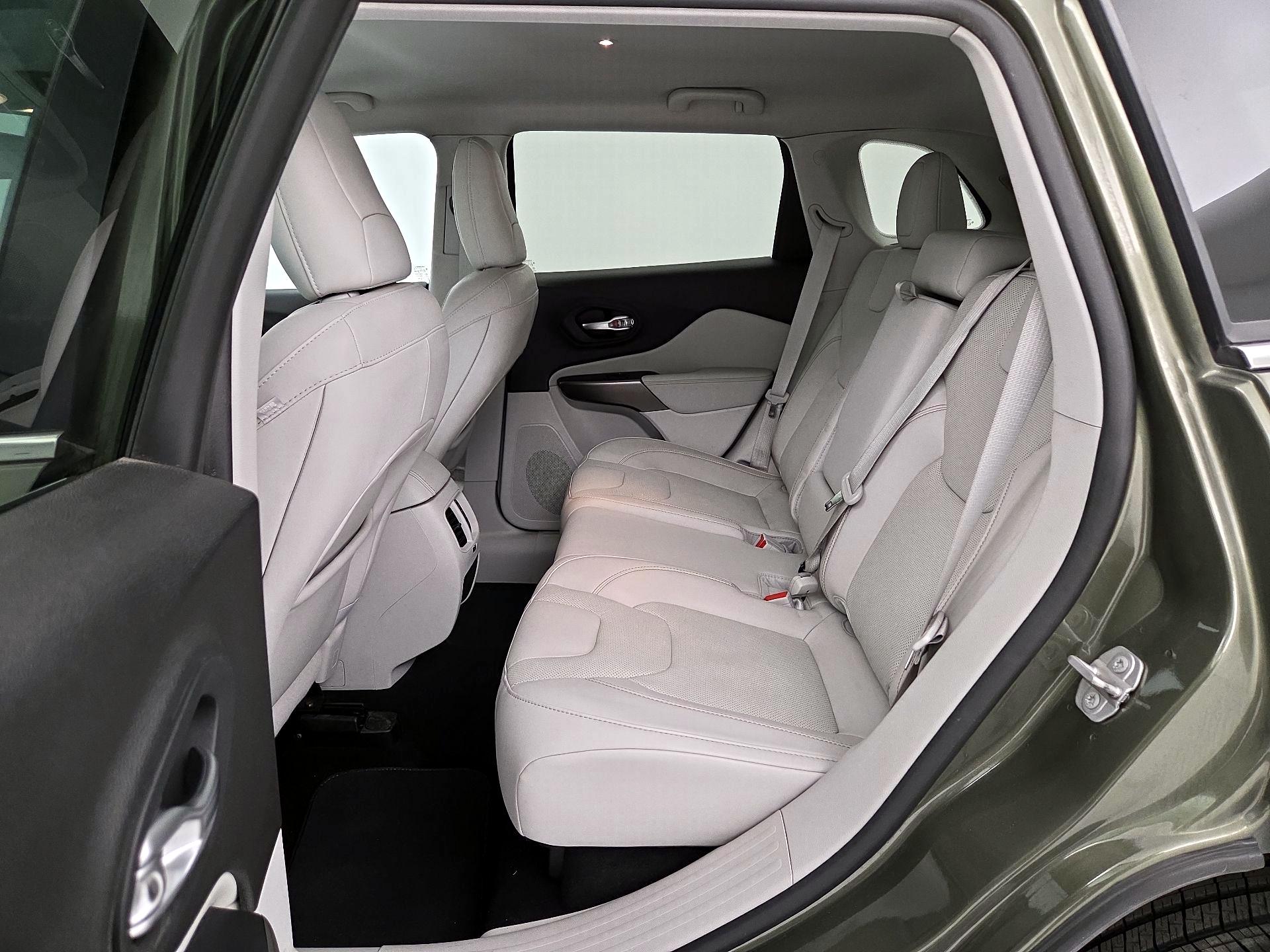 Thumbnail: 2021 Jeep Cherokee - 19