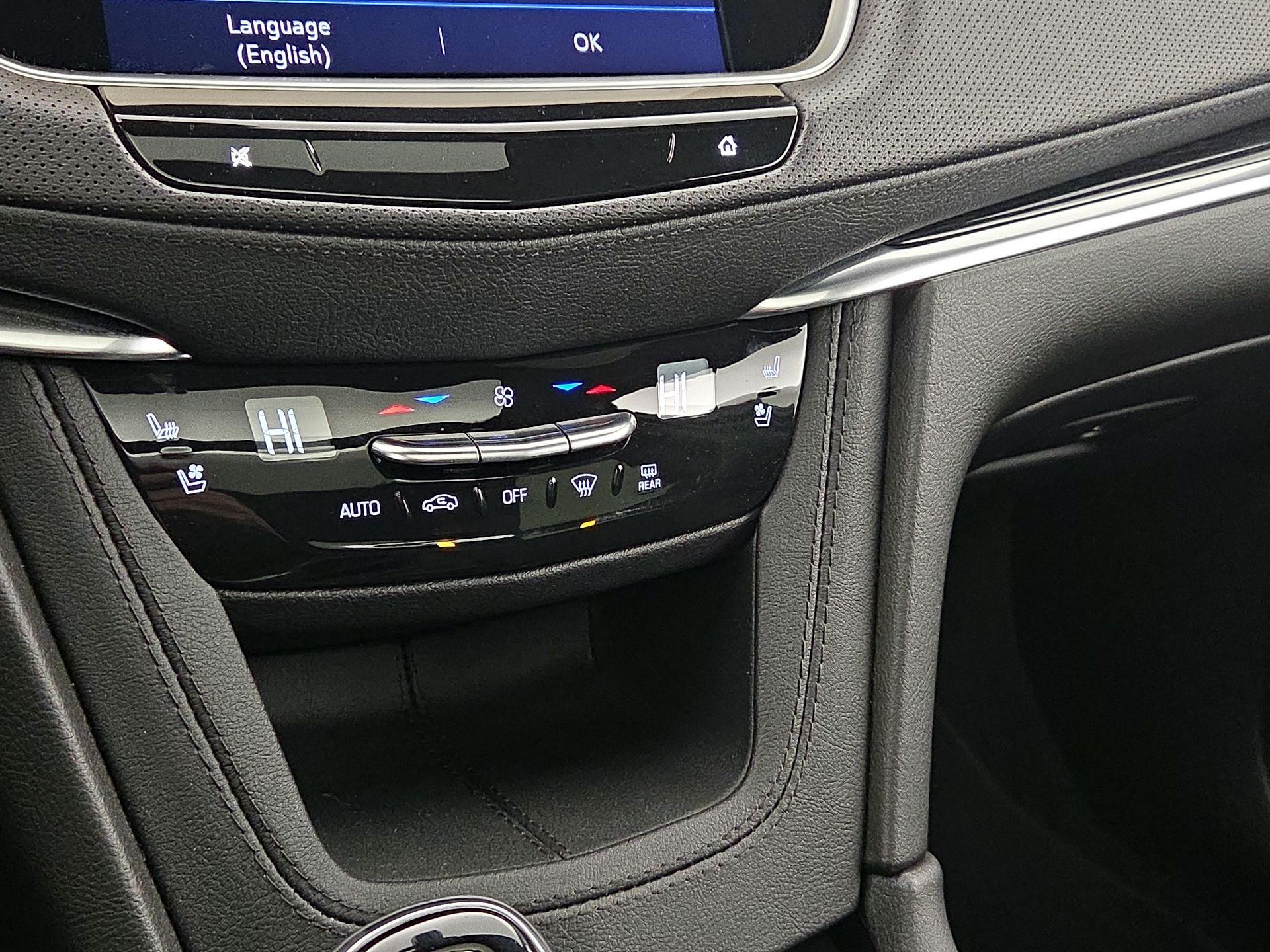 Thumbnail: 2023 Cadillac XT5 - 15