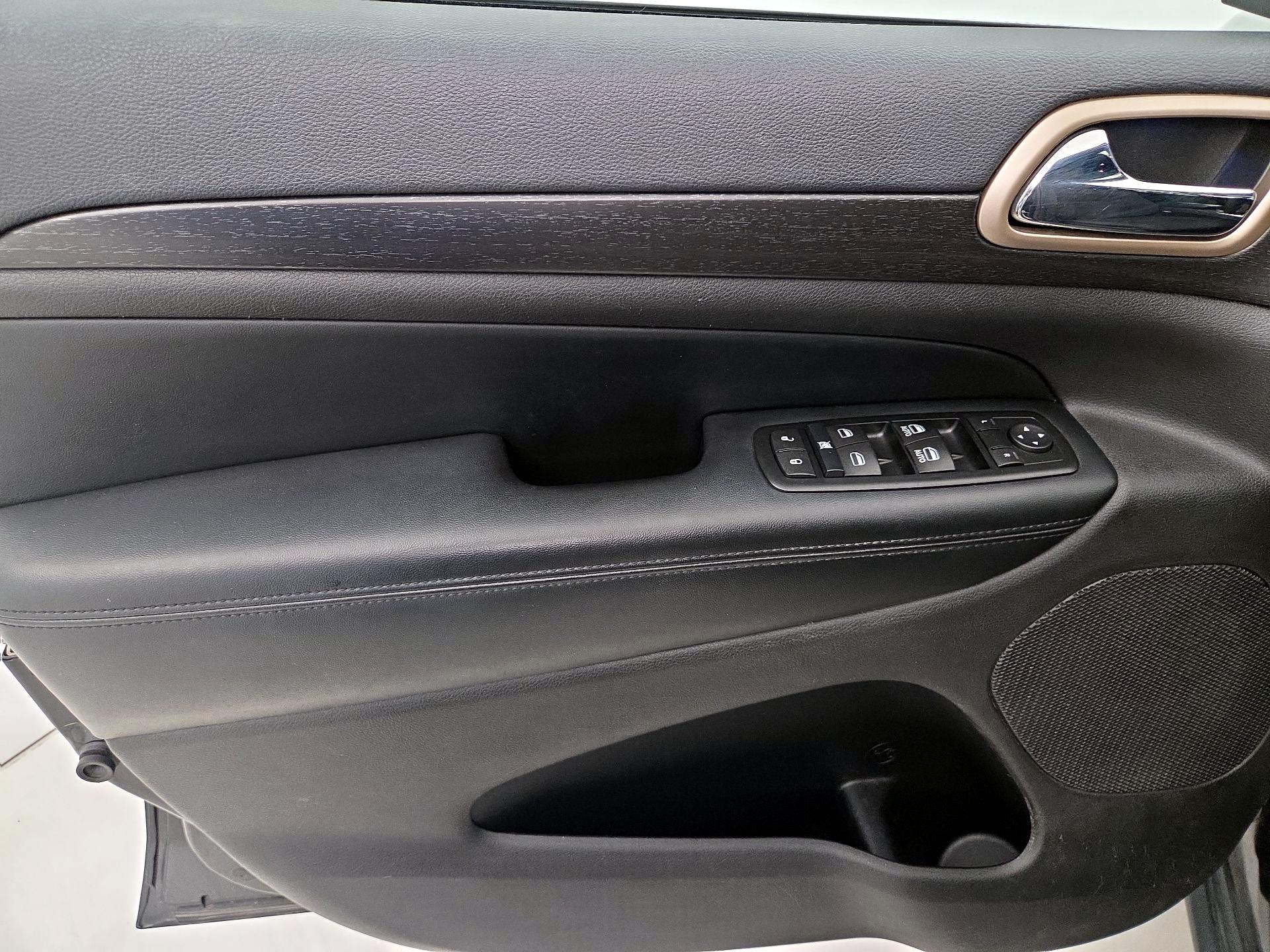 Thumbnail: 2015 Jeep Grand Cherokee - 12