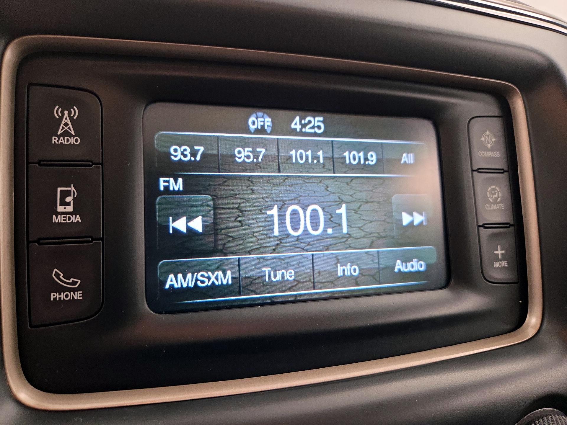 Thumbnail: 2015 Jeep Grand Cherokee - 14