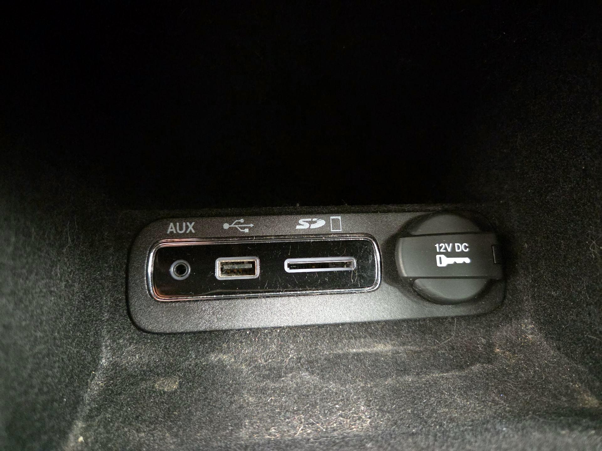 Thumbnail: 2015 Jeep Grand Cherokee - 17