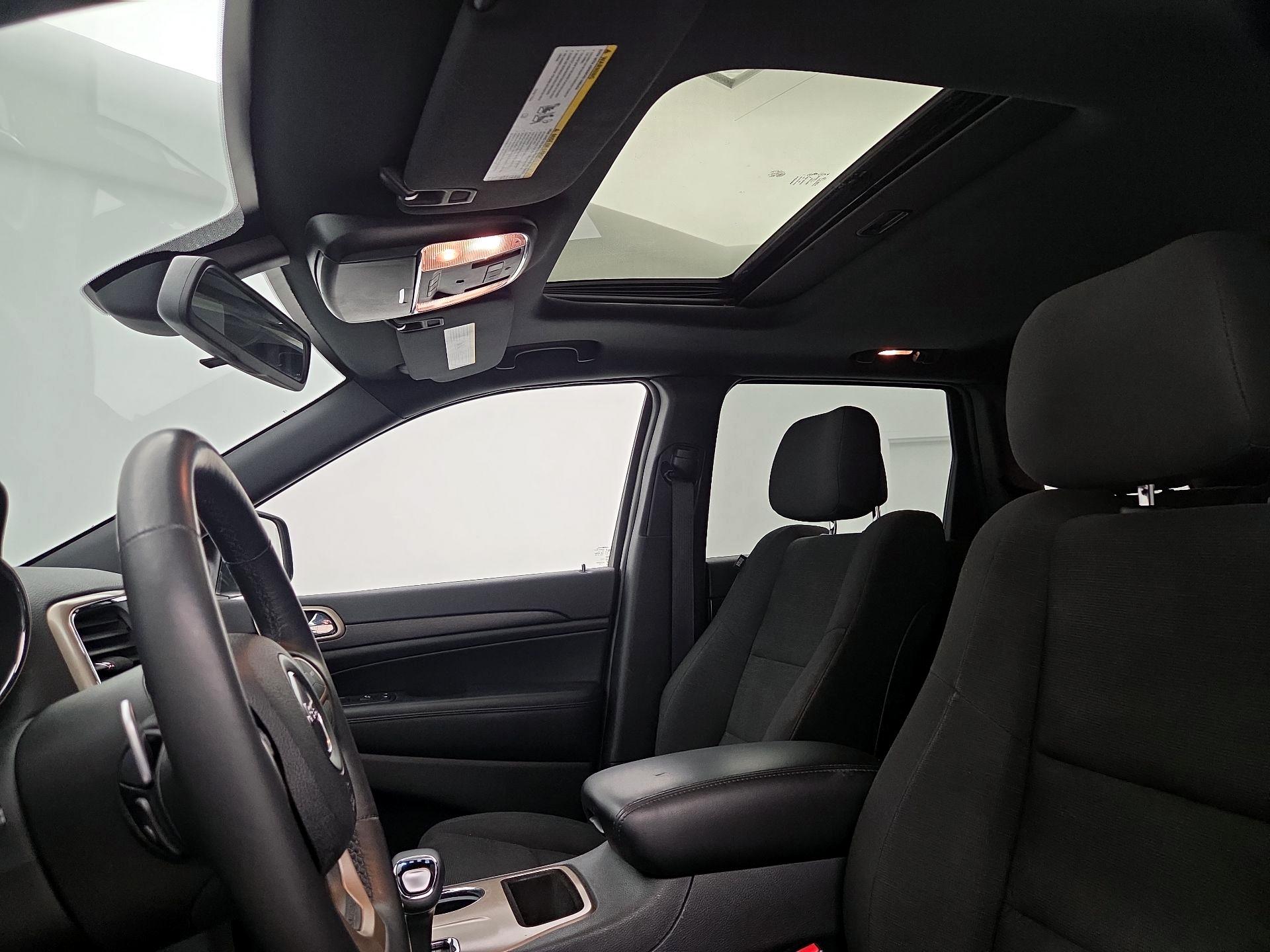 Thumbnail: 2015 Jeep Grand Cherokee - 18