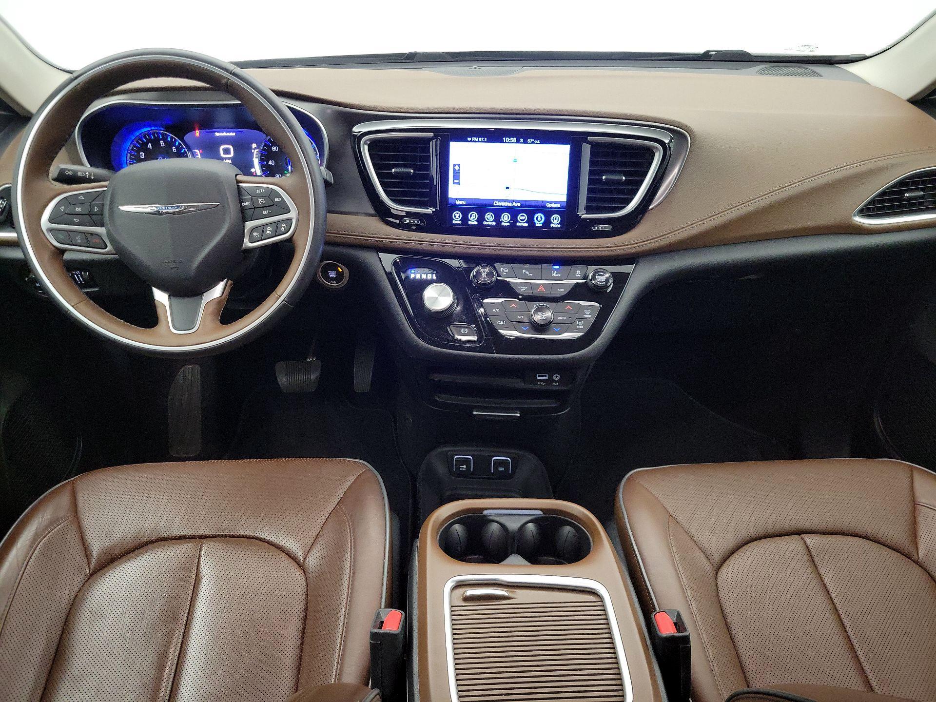 Thumbnail: 2017 Chrysler Pacifica - 9