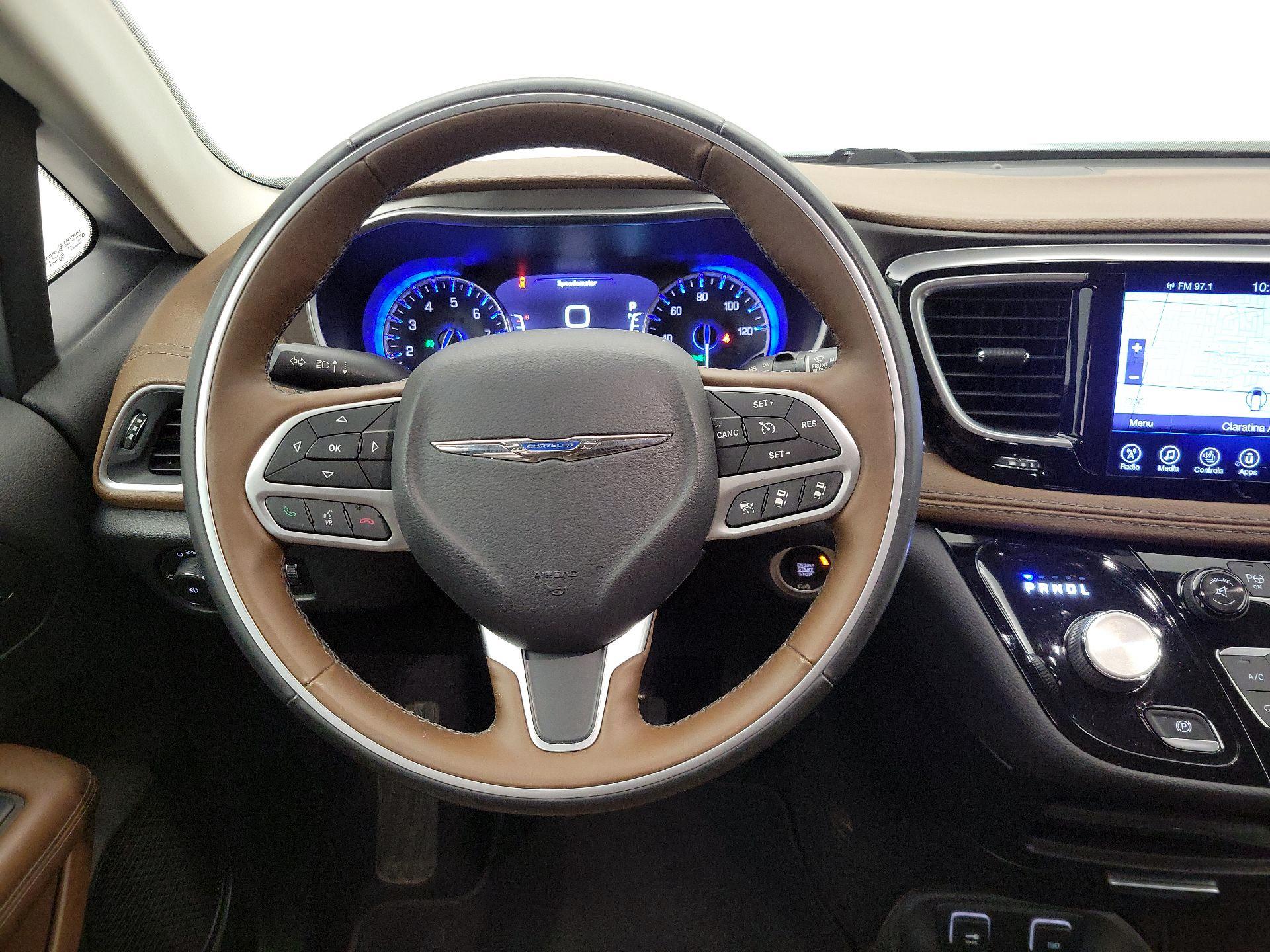 Thumbnail: 2017 Chrysler Pacifica - 10