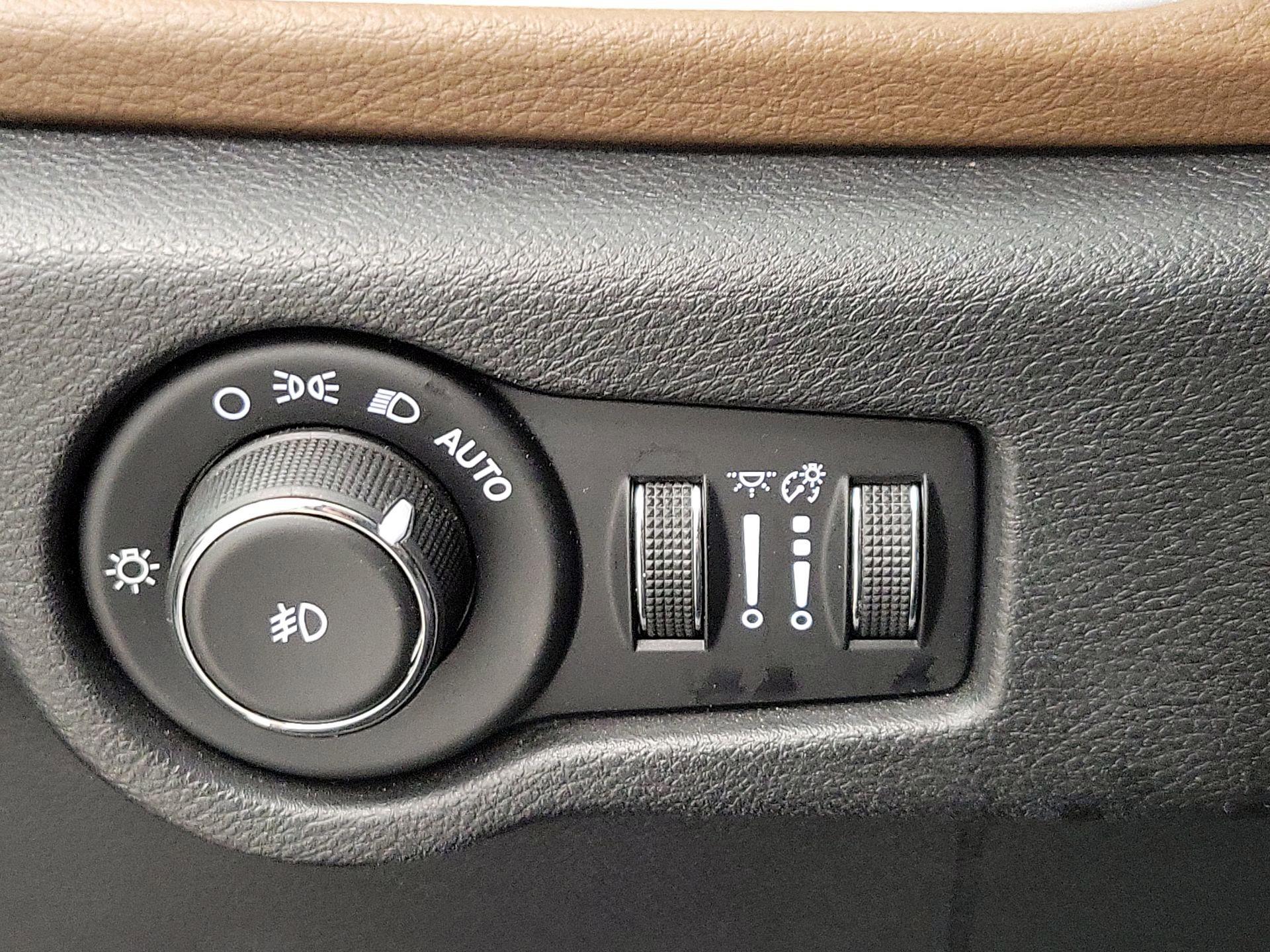 Thumbnail: 2017 Chrysler Pacifica - 13