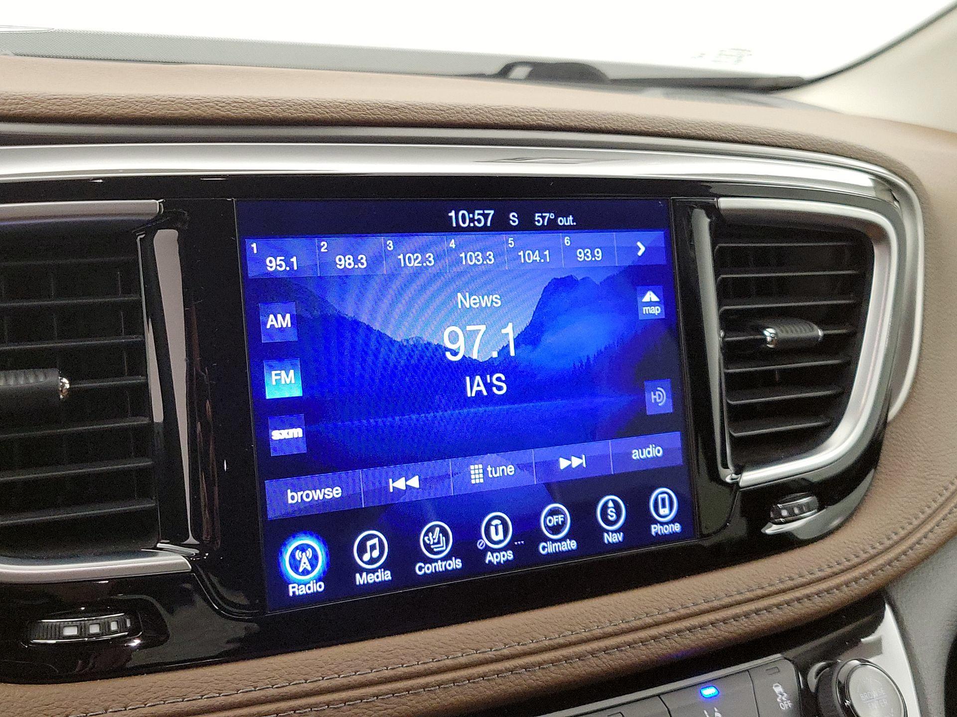 Thumbnail: 2017 Chrysler Pacifica - 16