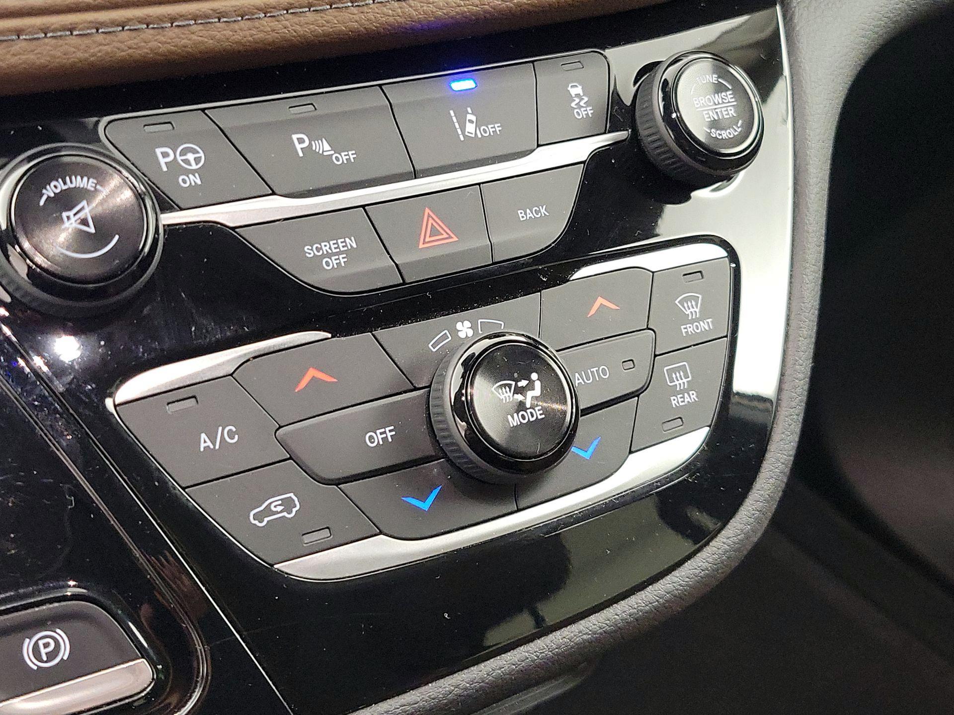 Thumbnail: 2017 Chrysler Pacifica - 17