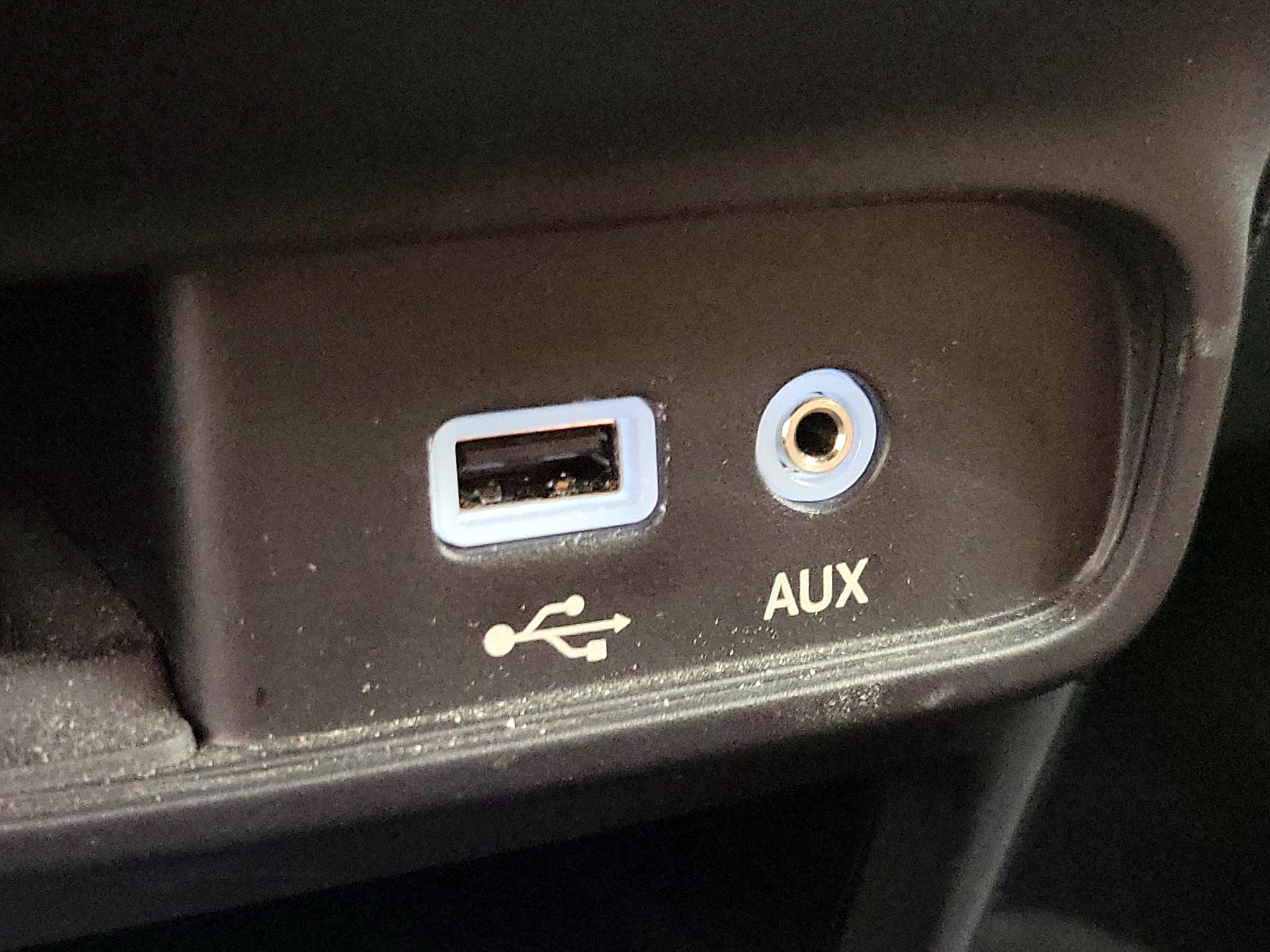 Thumbnail: 2017 Chrysler Pacifica - 19