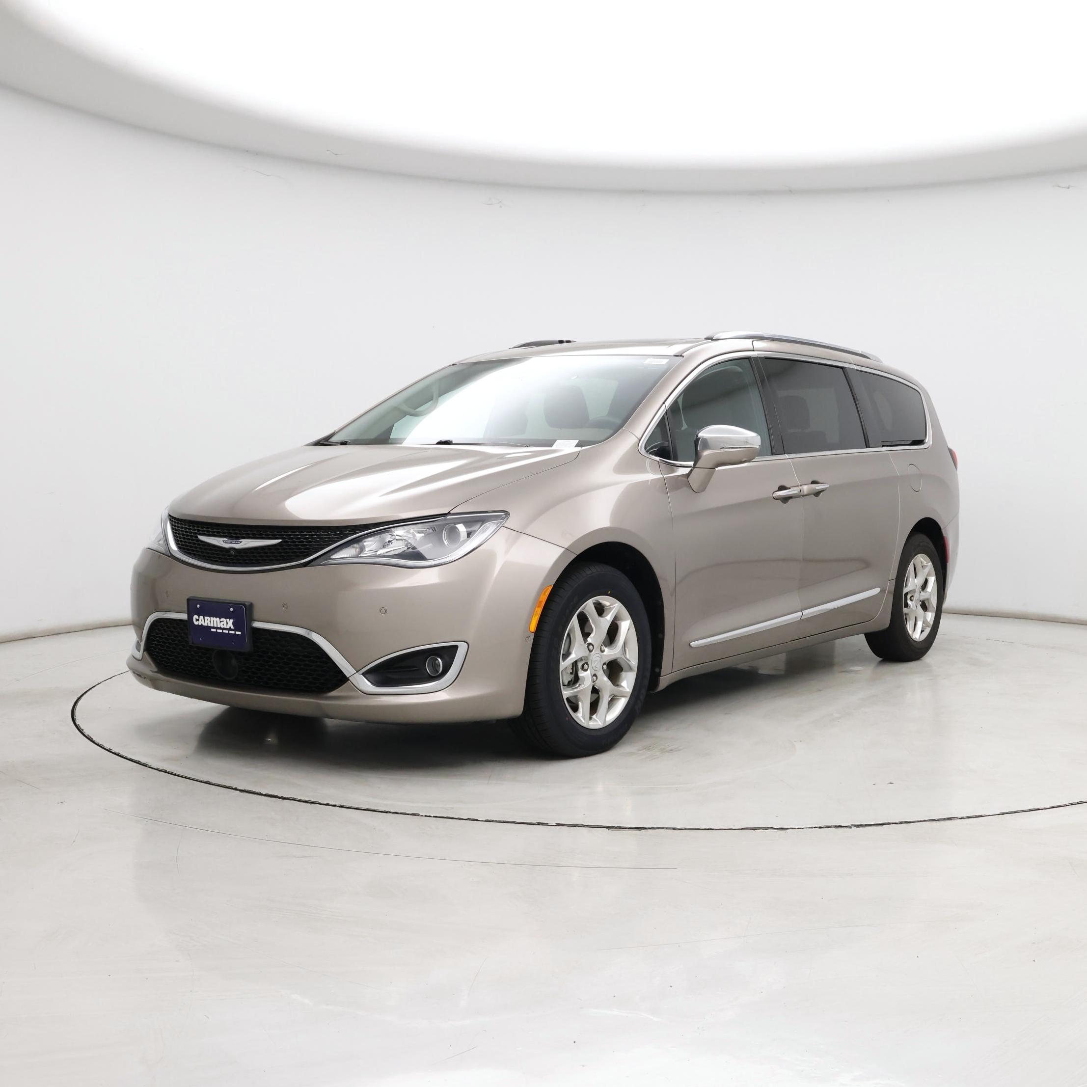 Thumbnail: 2017 Chrysler Pacifica - 4