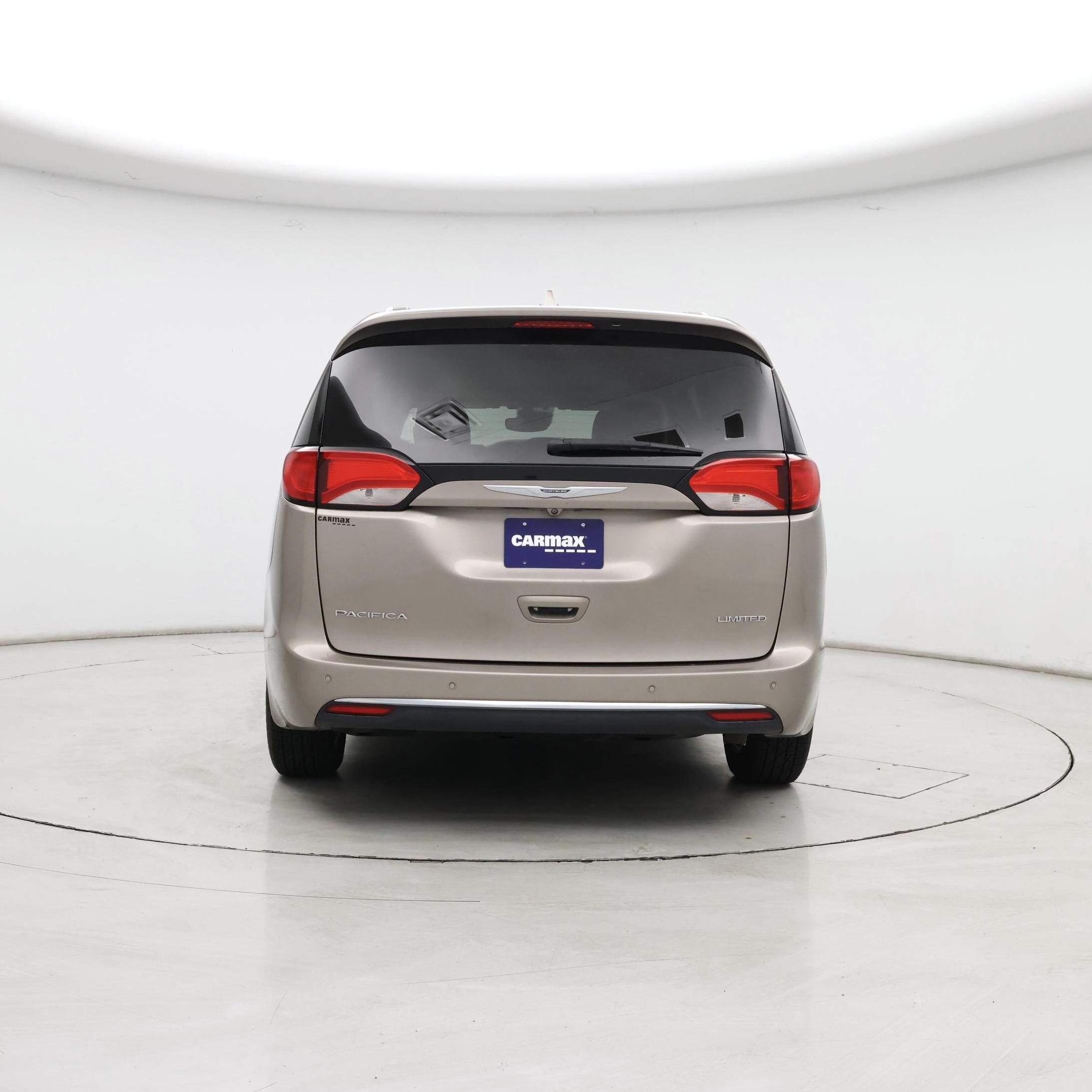 Thumbnail: 2017 Chrysler Pacifica - 6