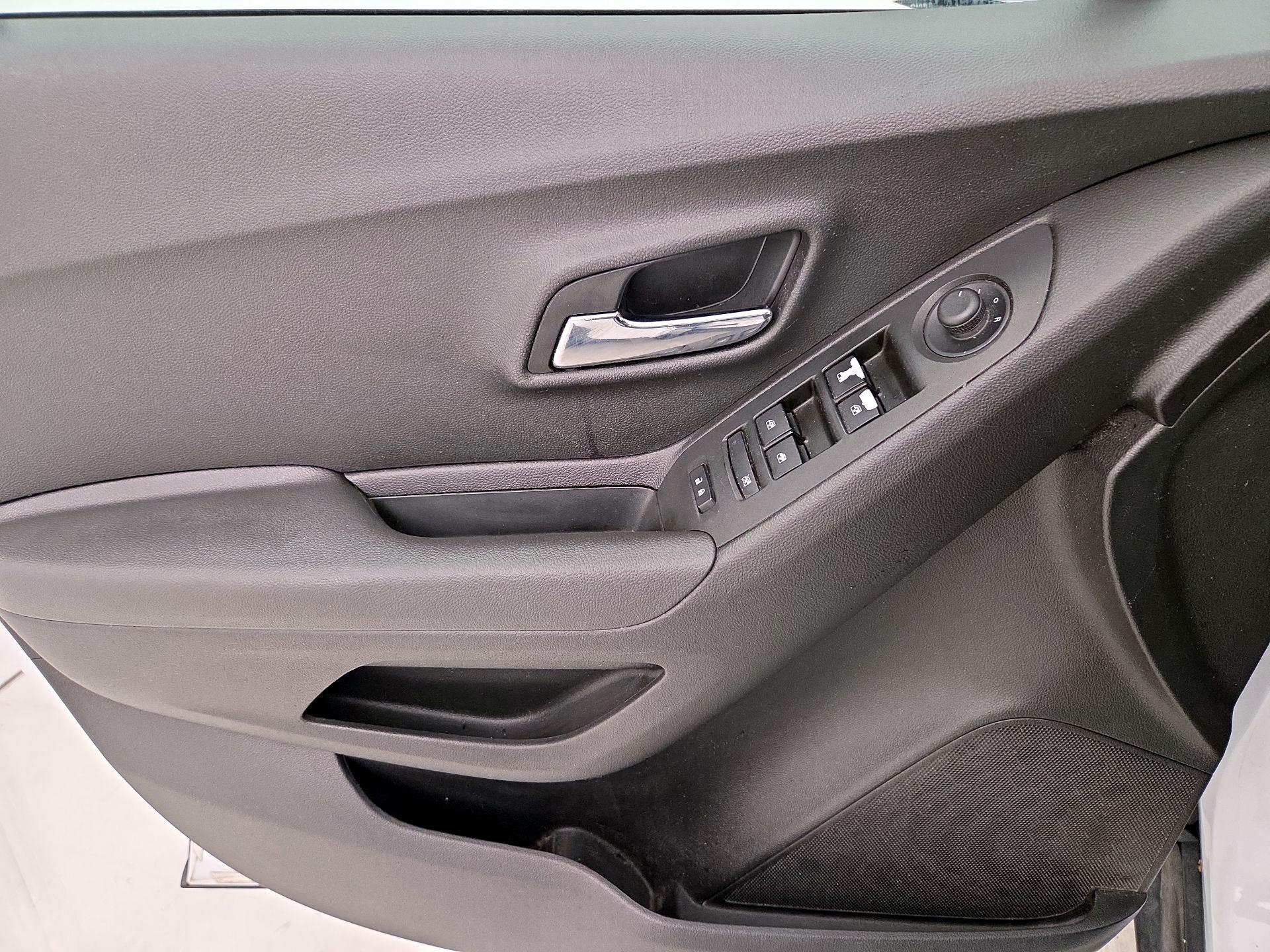 Thumbnail: 2018 Chevrolet Trax - 12