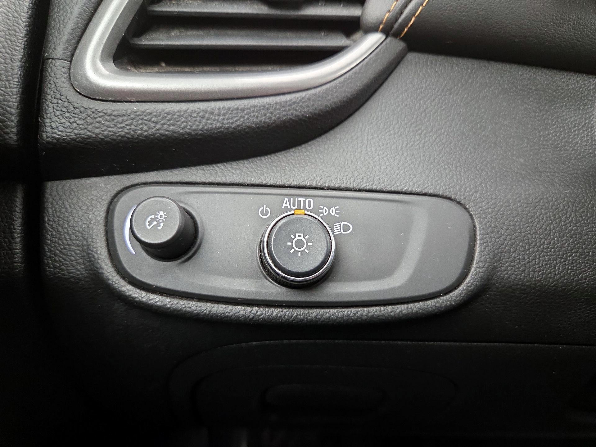 Thumbnail: 2018 Chevrolet Trax - 13