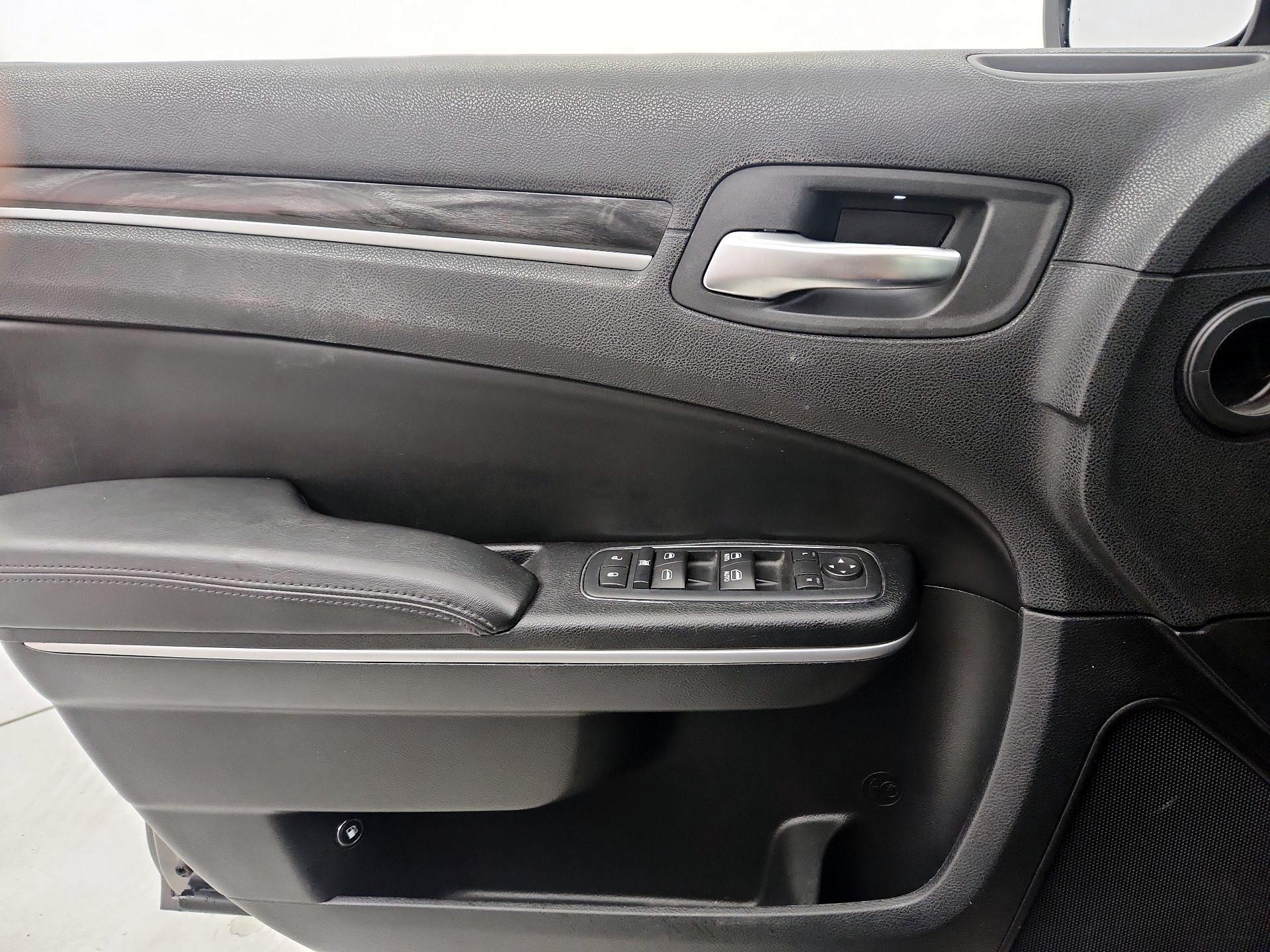 Thumbnail: 2016 Chrysler 300 - 12