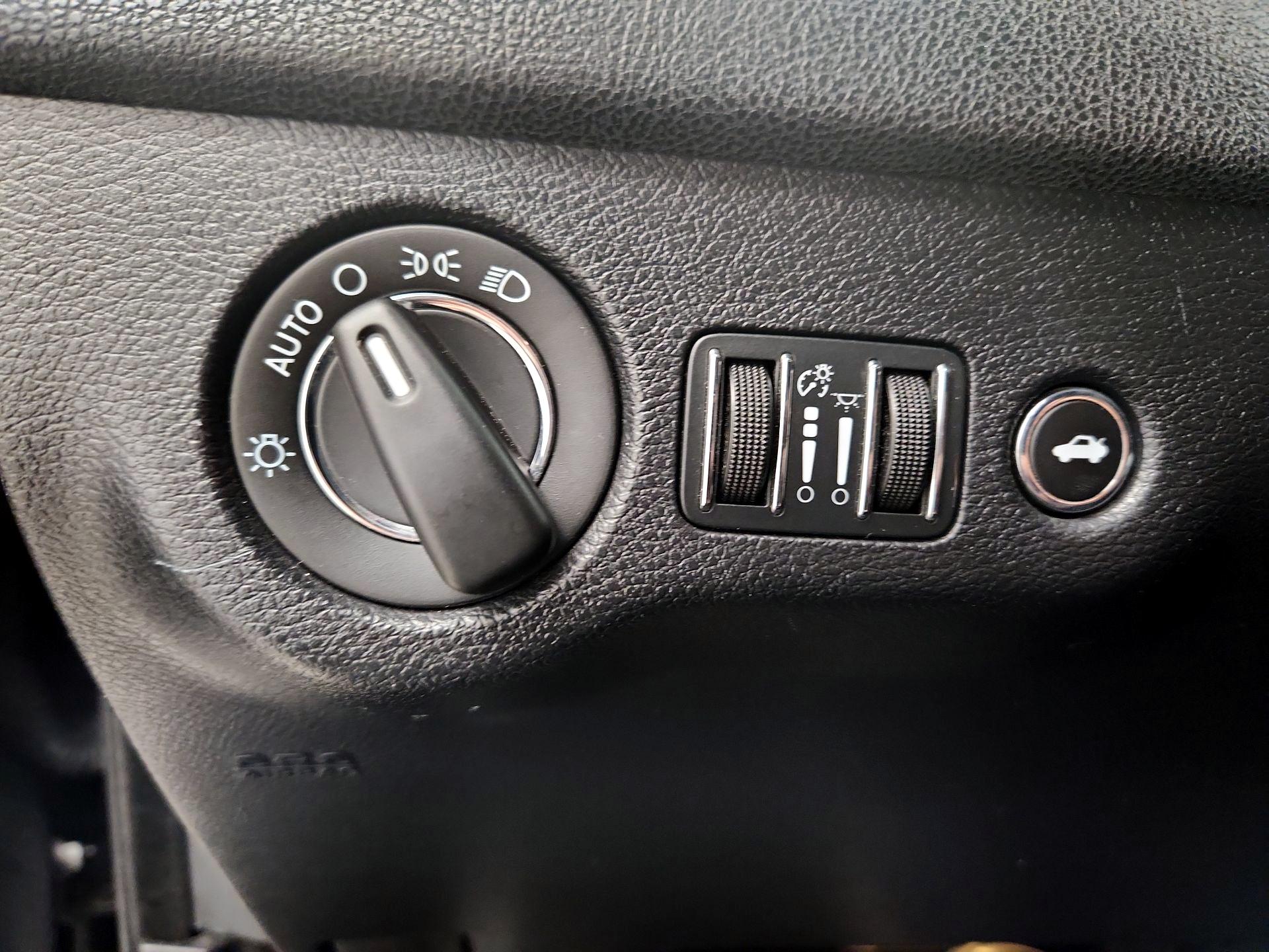 Thumbnail: 2016 Chrysler 300 - 13