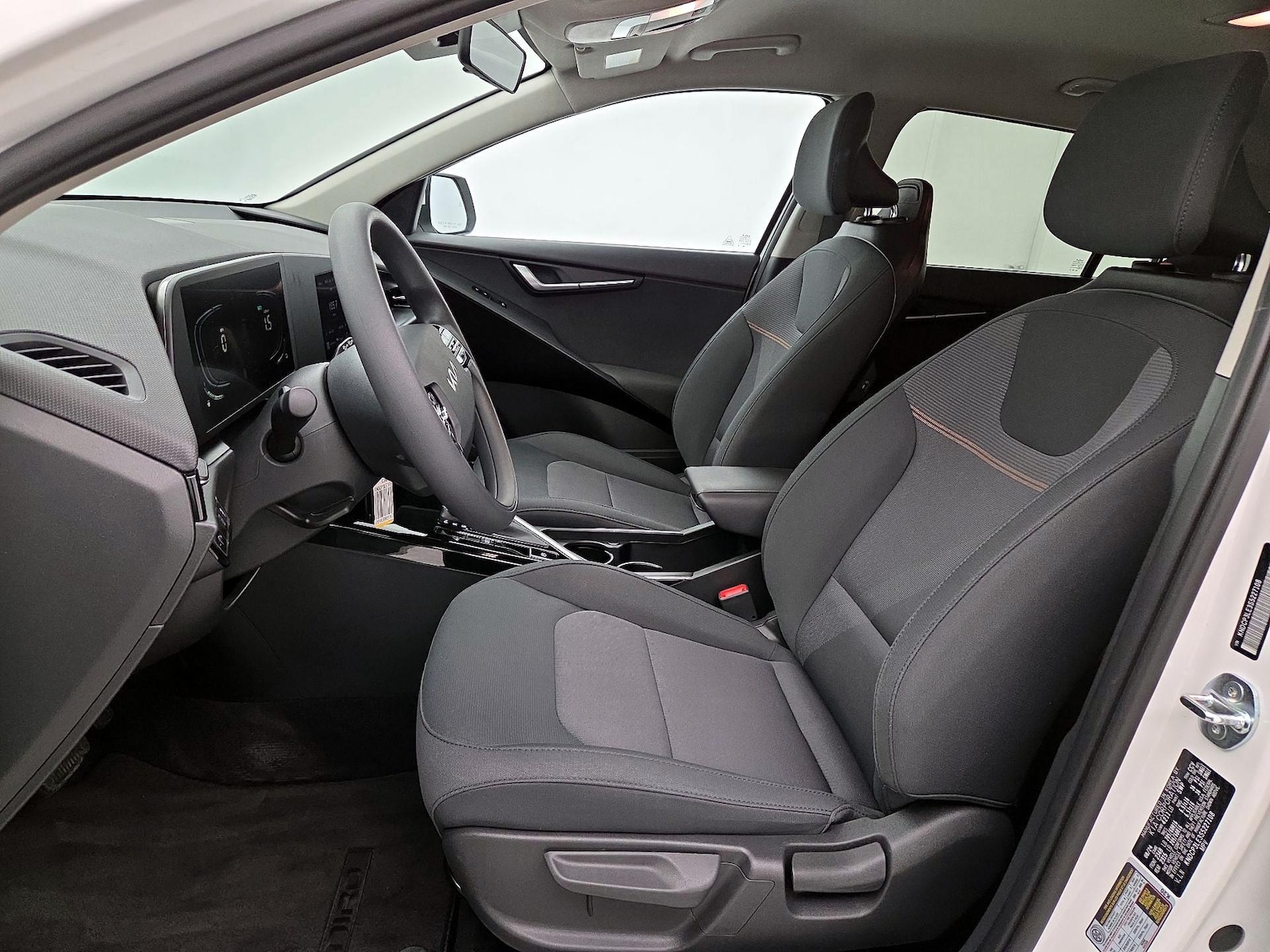 2025 Kia Niro LX - Photo 12