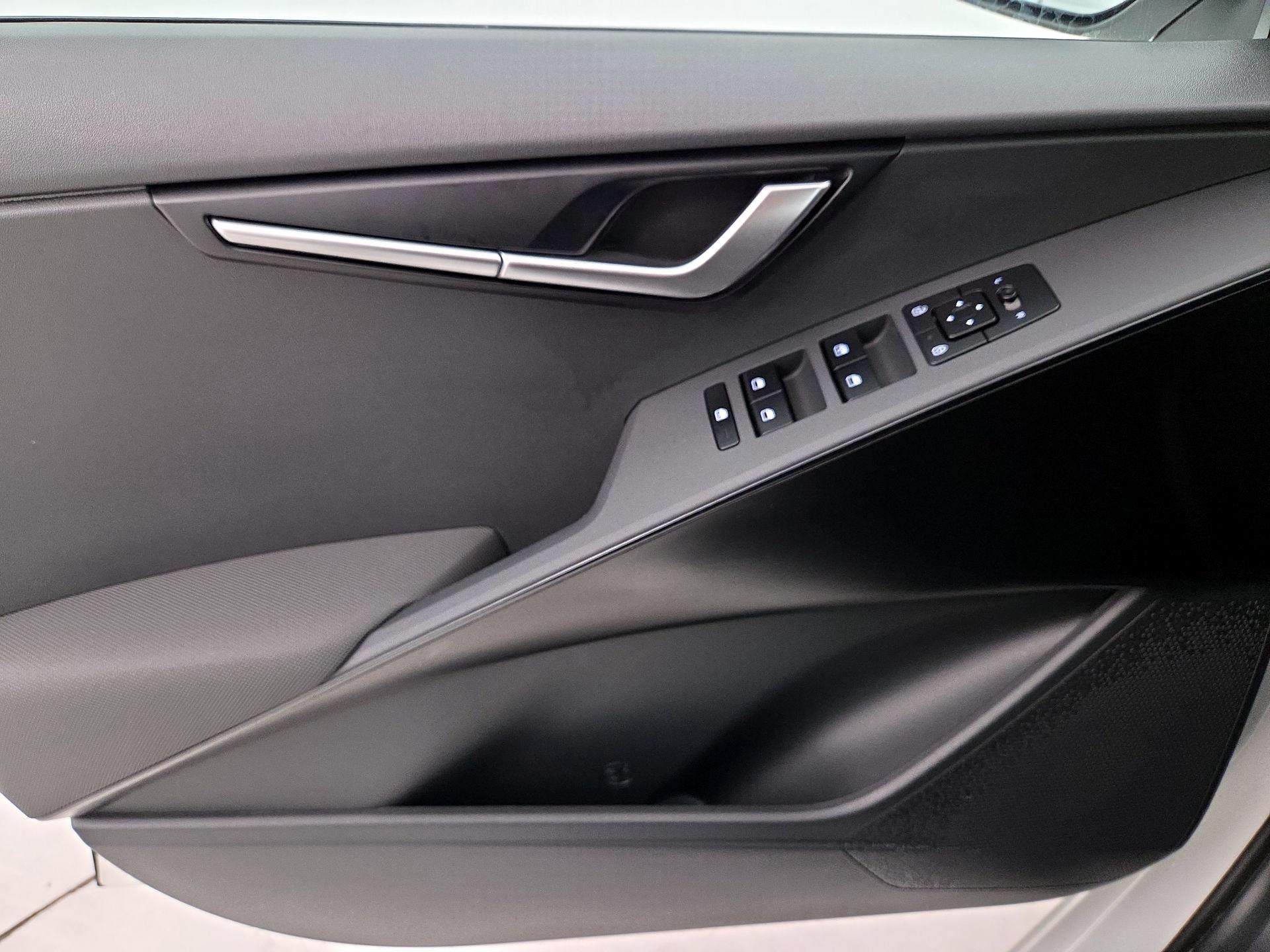 Thumbnail: 2025 Kia Niro - 12