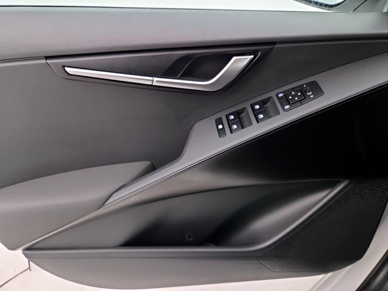 2025 Kia Niro LX - Photo 13