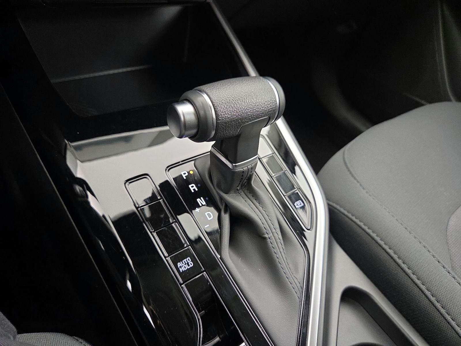 2025 Kia Niro LX - Photo 18