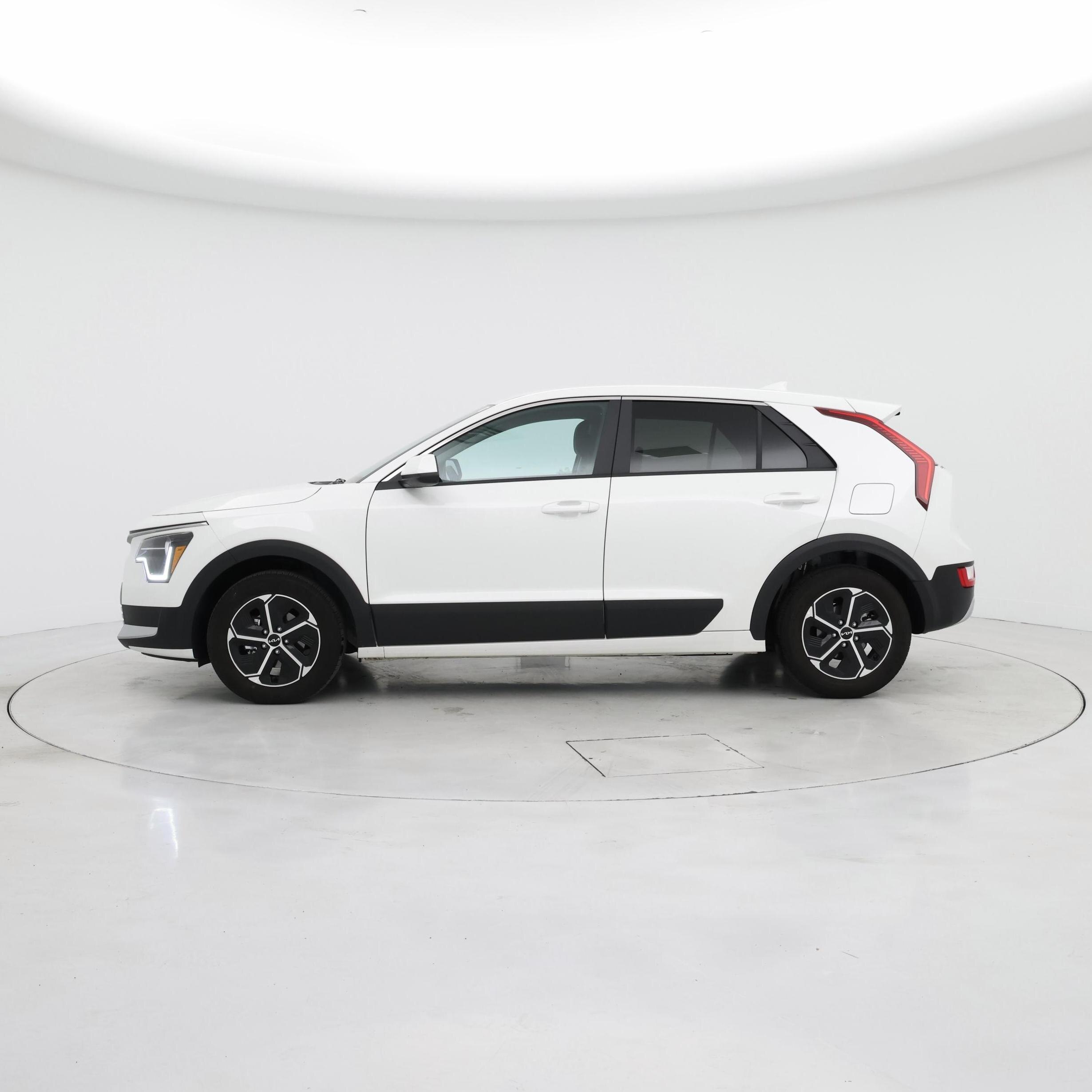 Thumbnail: 2025 Kia Niro - 3