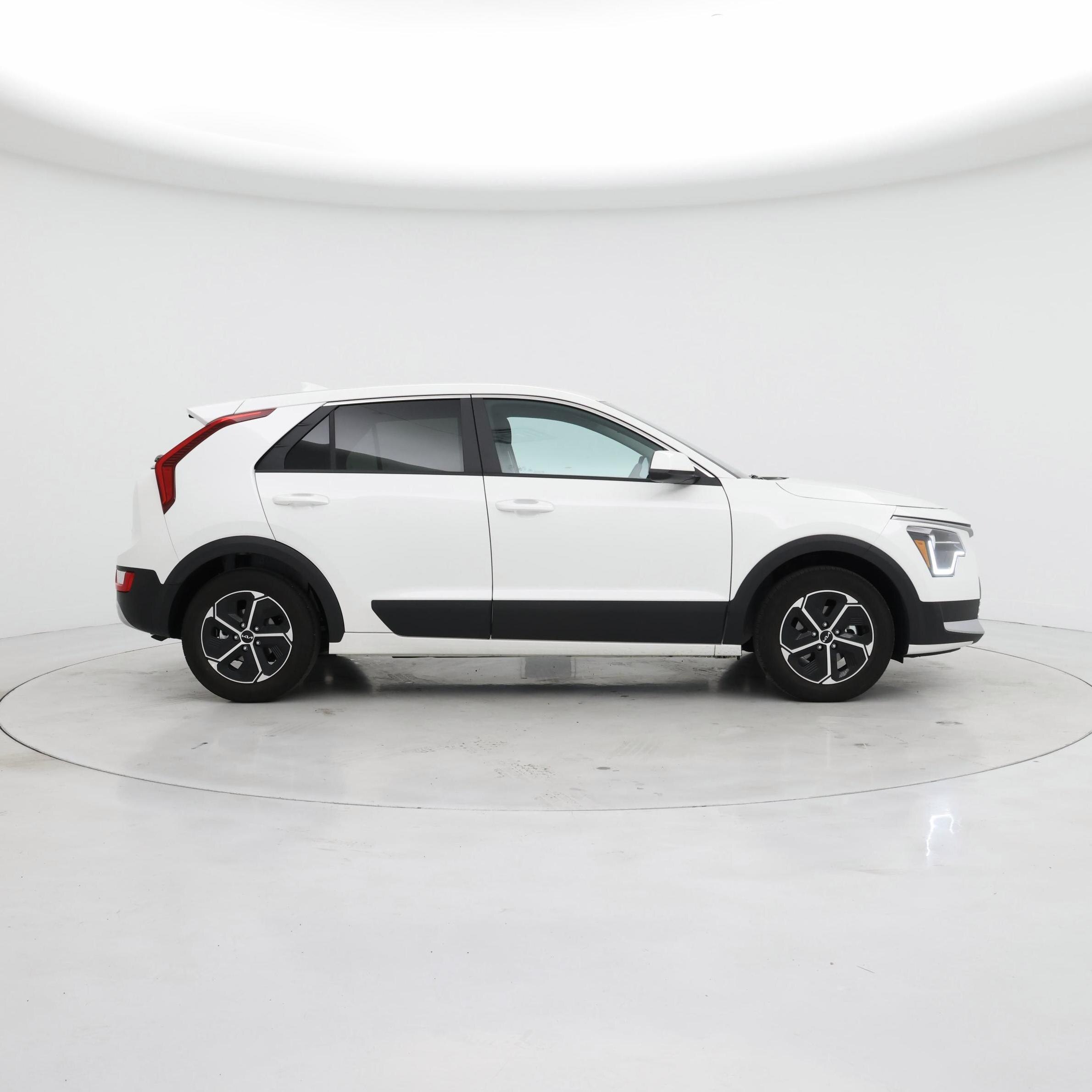 Thumbnail: 2025 Kia Niro - 7