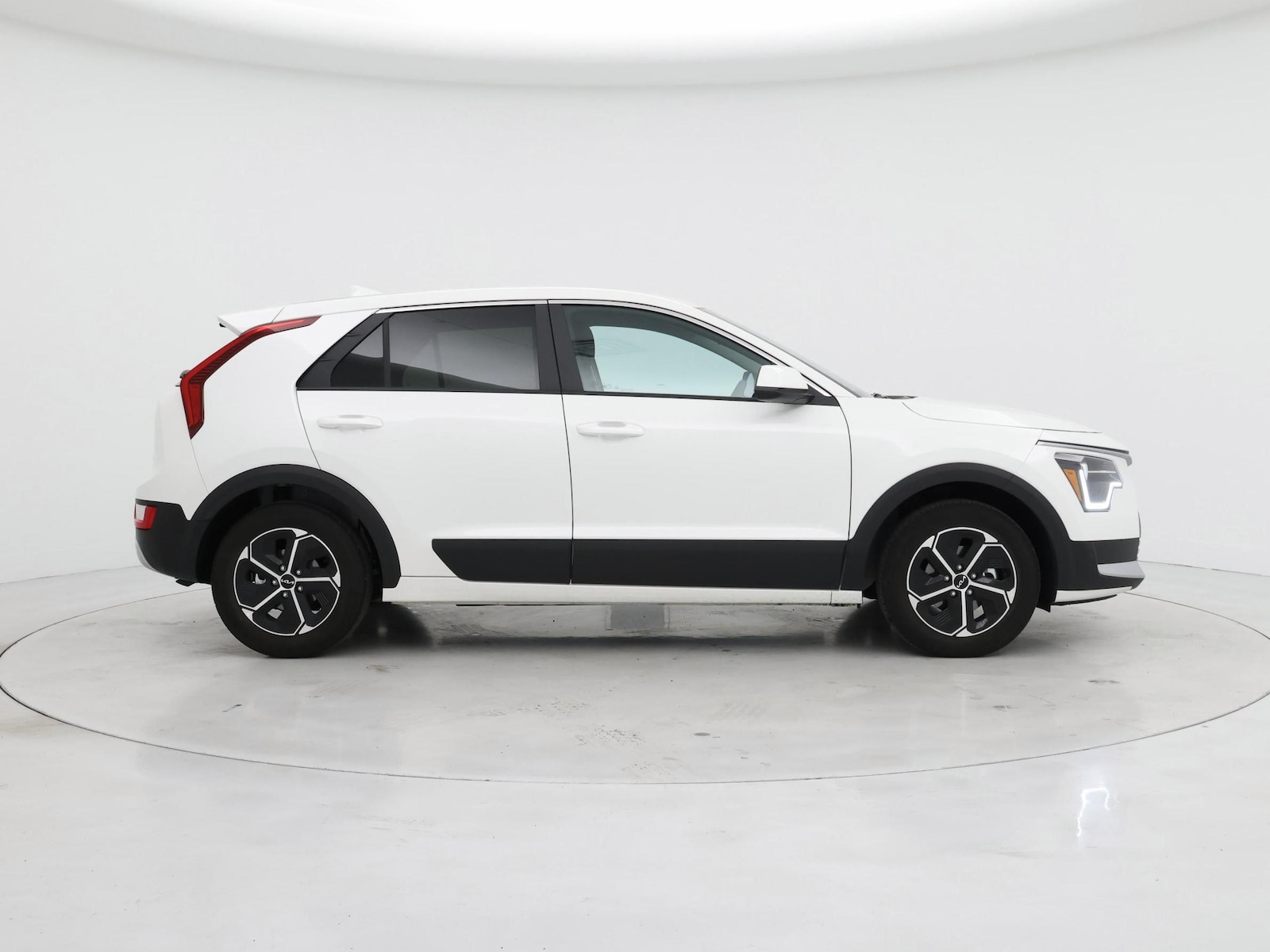 2025 Kia Niro LX - Photo 8