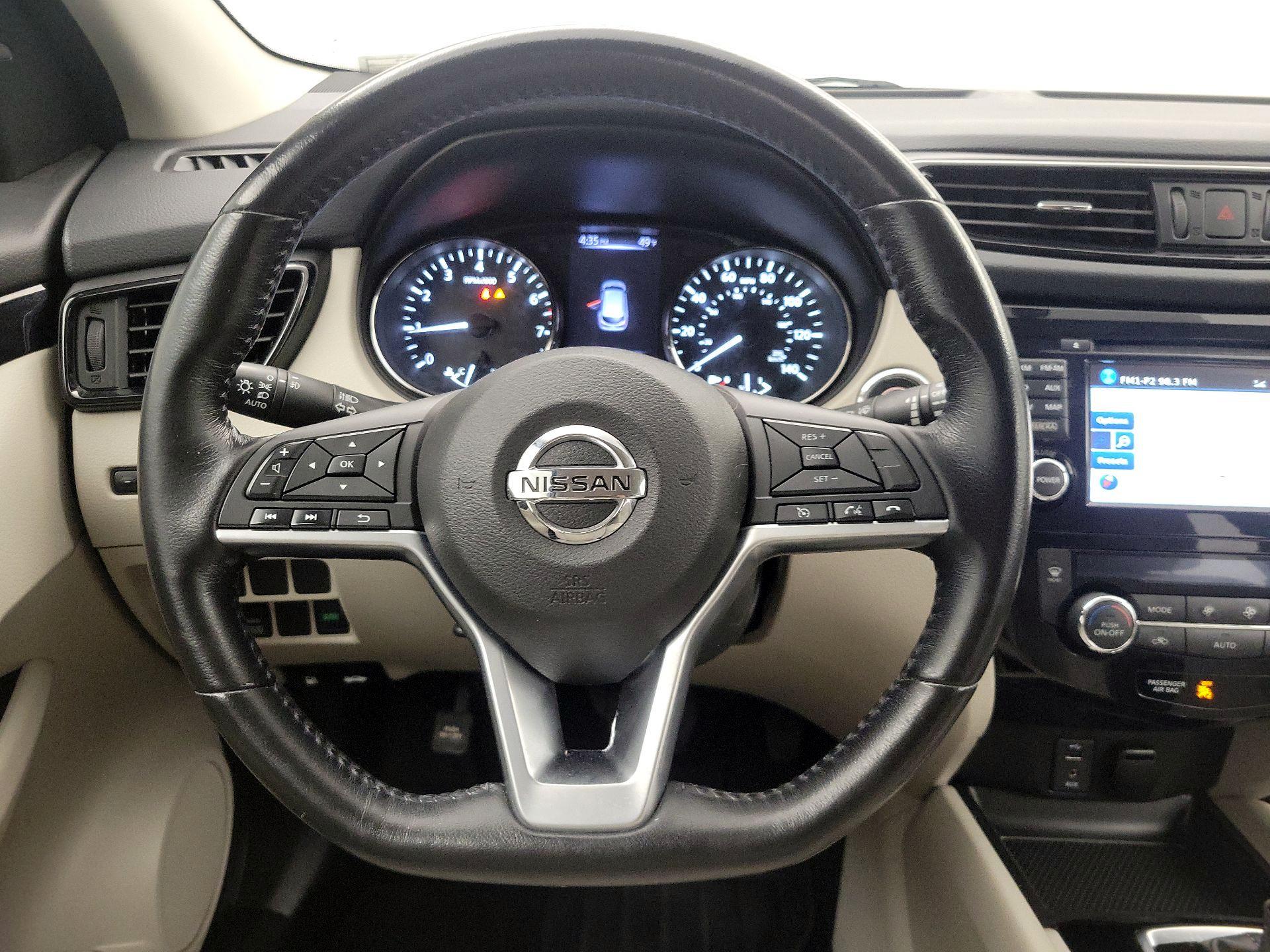 Thumbnail: 2017 Nissan Rogue Sport - 10