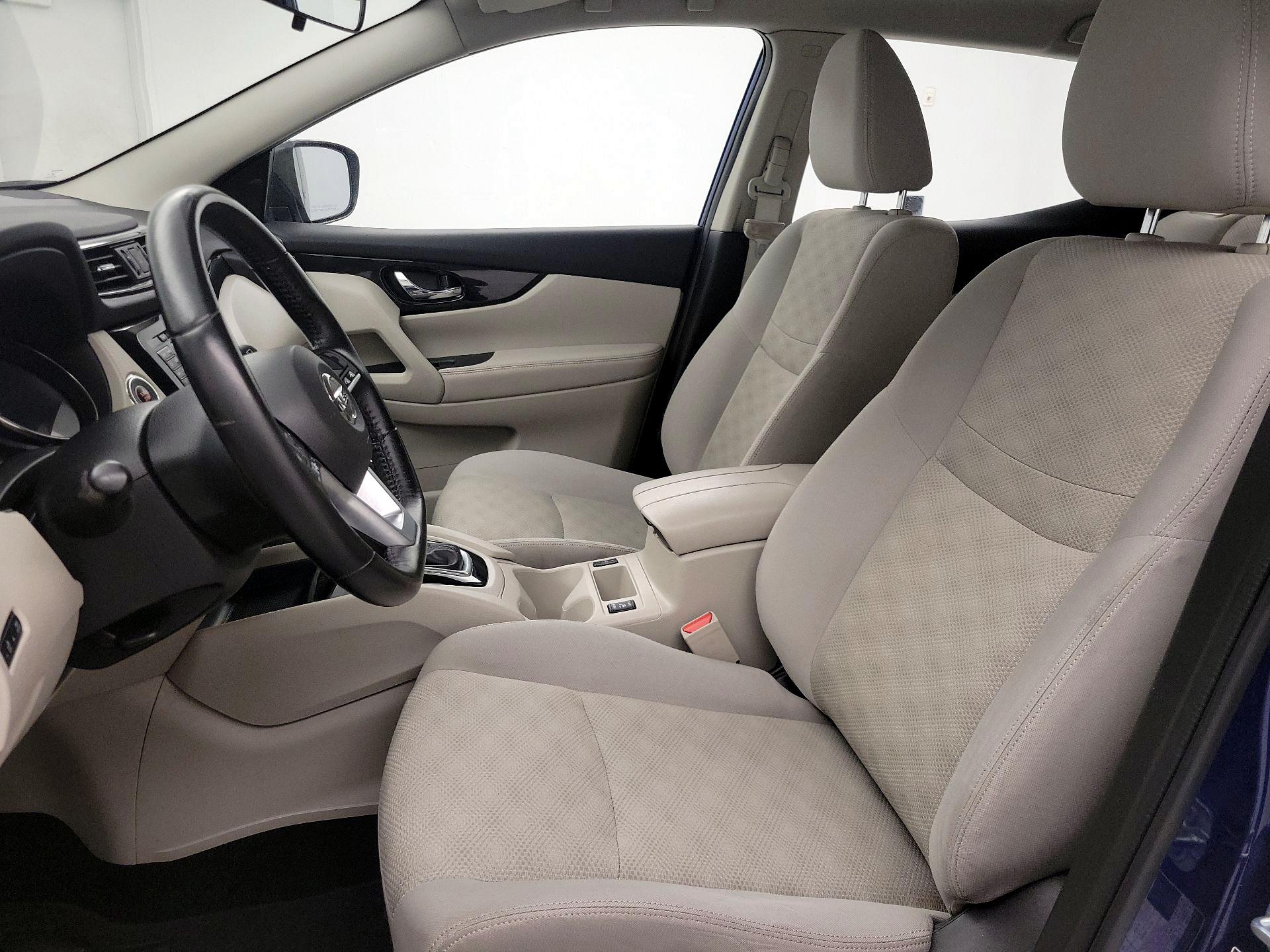 Thumbnail: 2017 Nissan Rogue Sport - 11