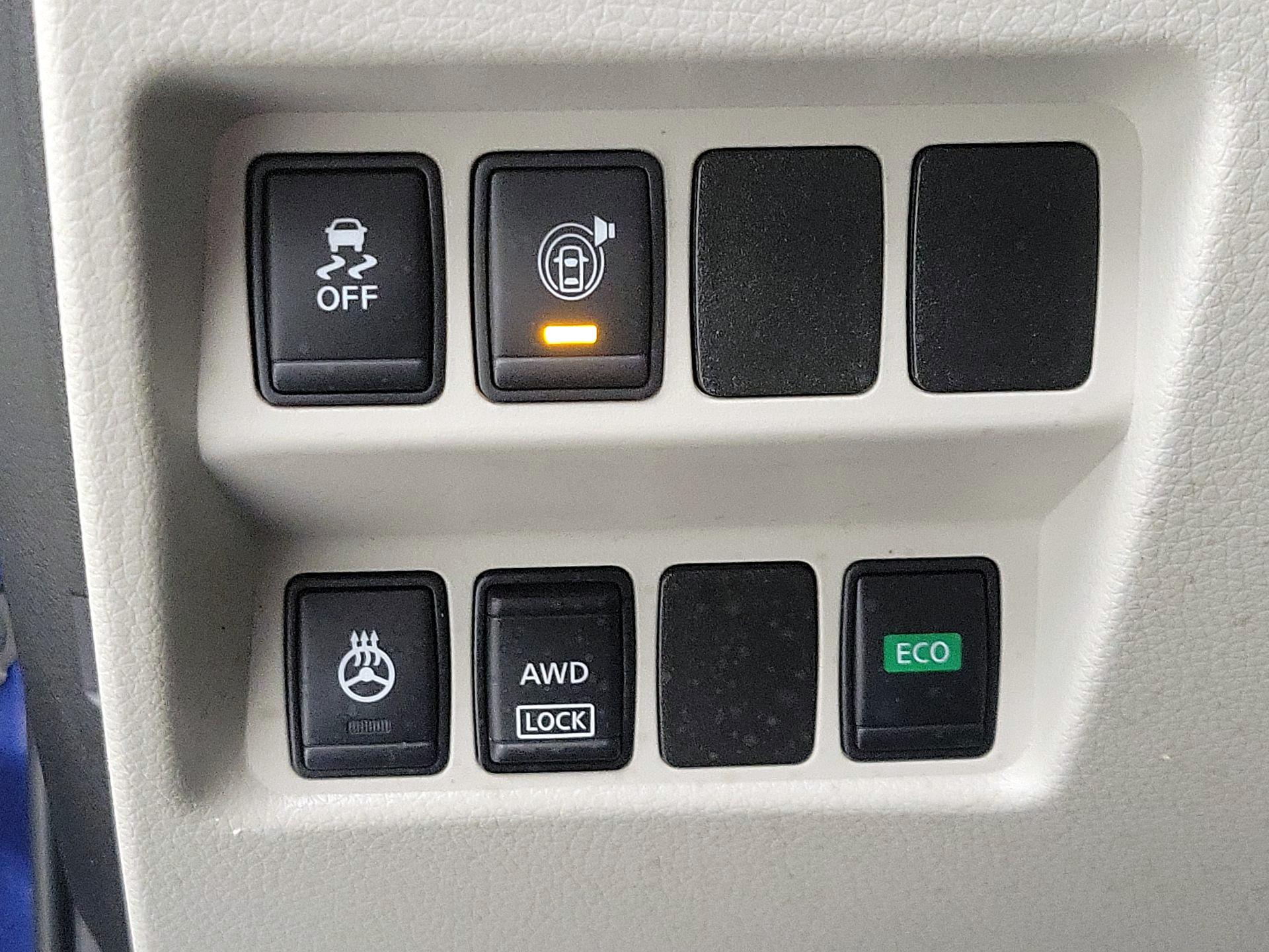 Thumbnail: 2017 Nissan Rogue Sport - 13