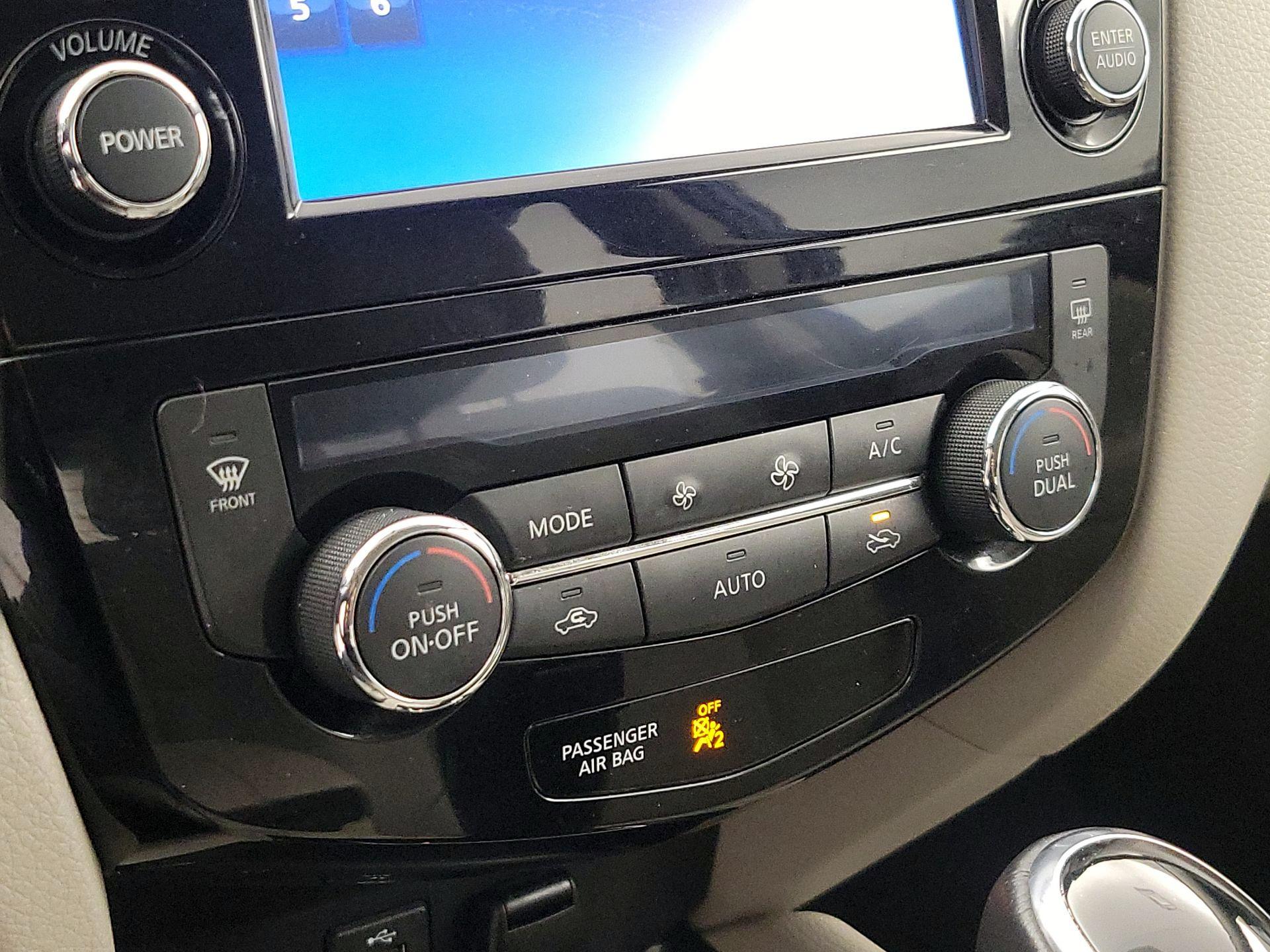 Thumbnail: 2017 Nissan Rogue Sport - 17