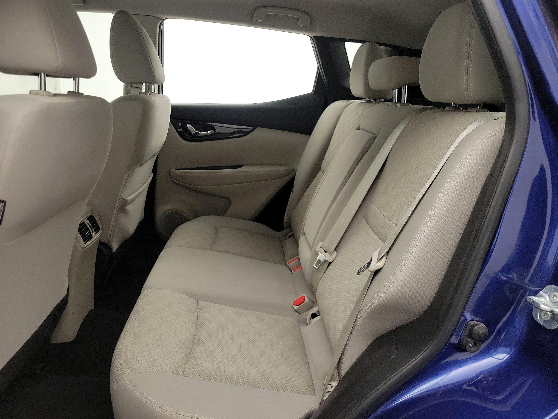 Thumbnail: 2017 Nissan Rogue Sport - 20