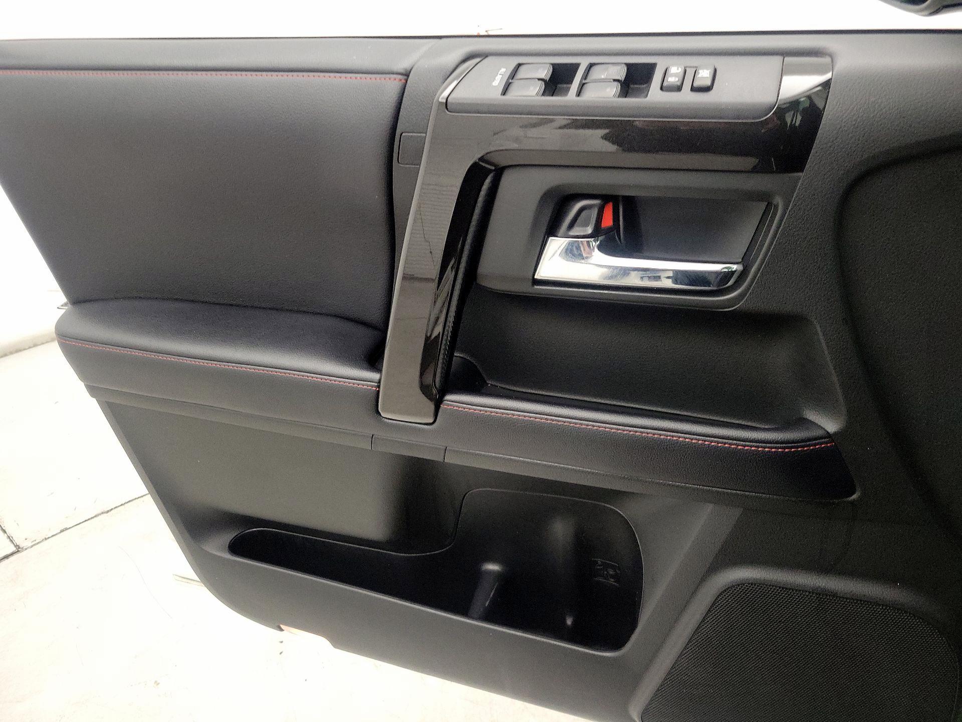 Thumbnail: 2019 Toyota 4Runner - 12