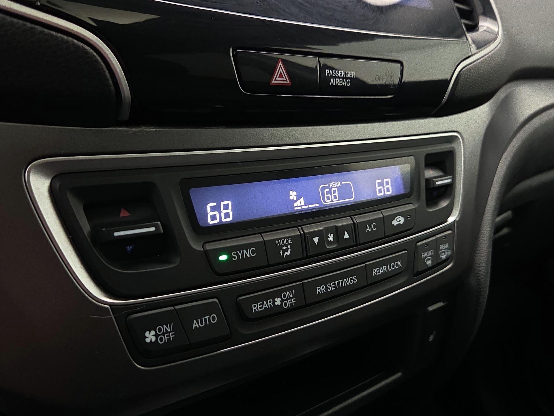 Thumbnail: 2019 Honda Pilot - 16