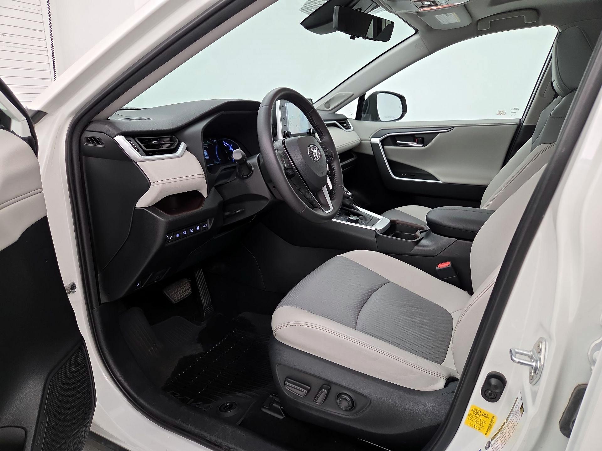 Thumbnail: 2021 Toyota RAV4 - 11