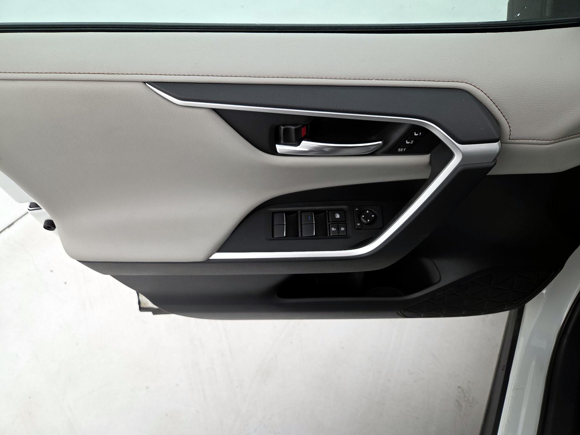 Thumbnail: 2021 Toyota RAV4 - 12