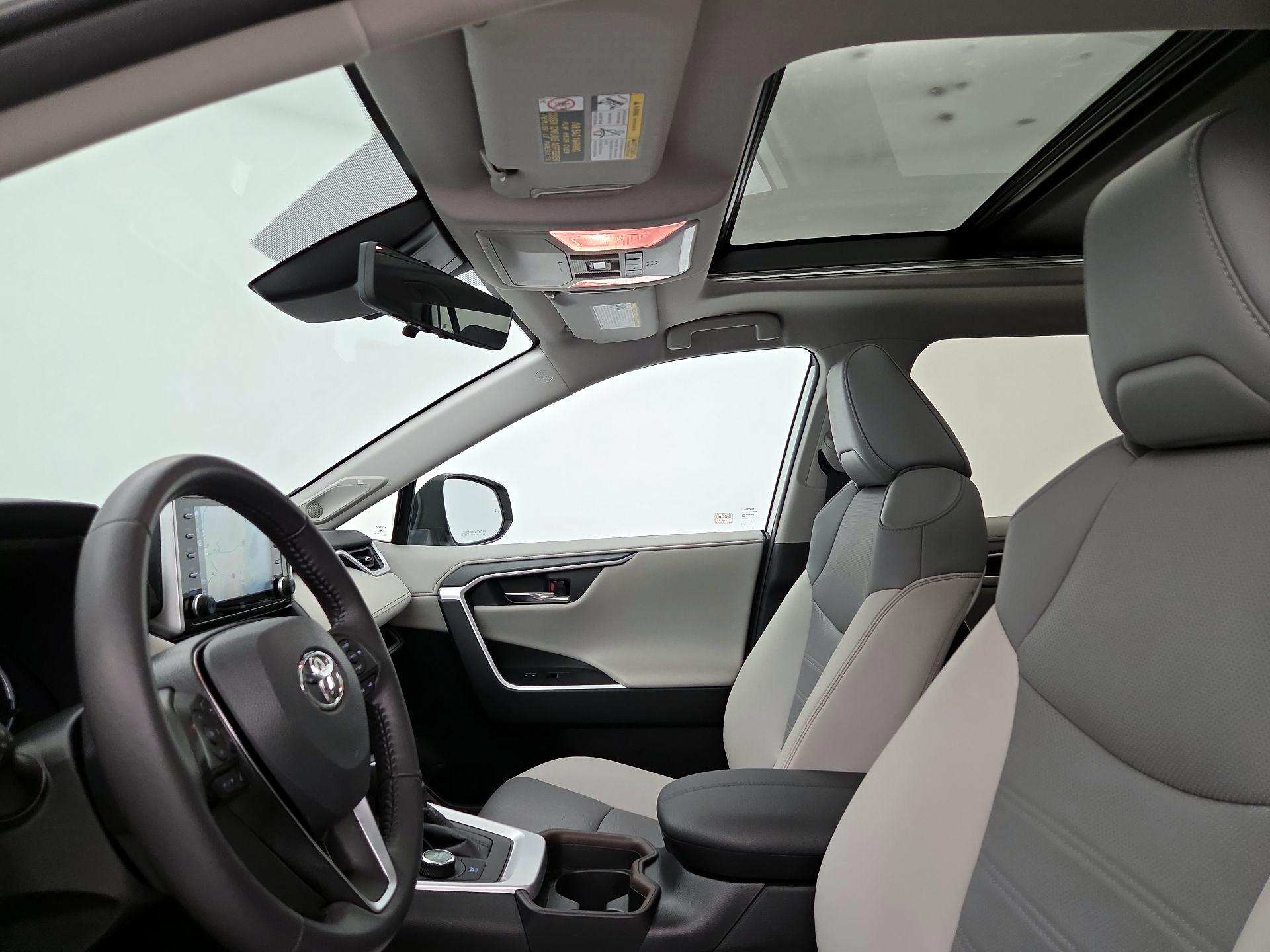 Thumbnail: 2021 Toyota RAV4 - 19