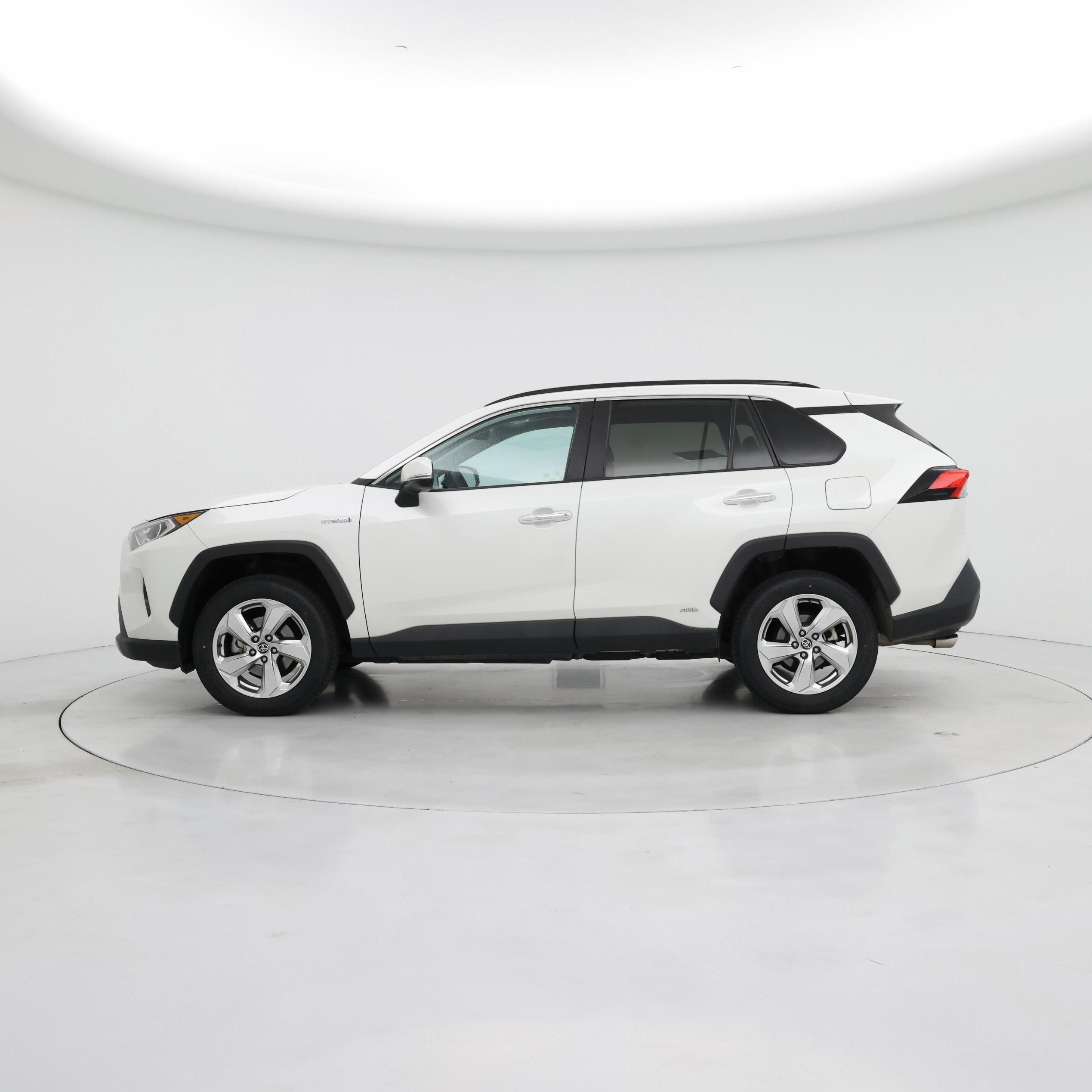 Thumbnail: 2021 Toyota RAV4 - 3