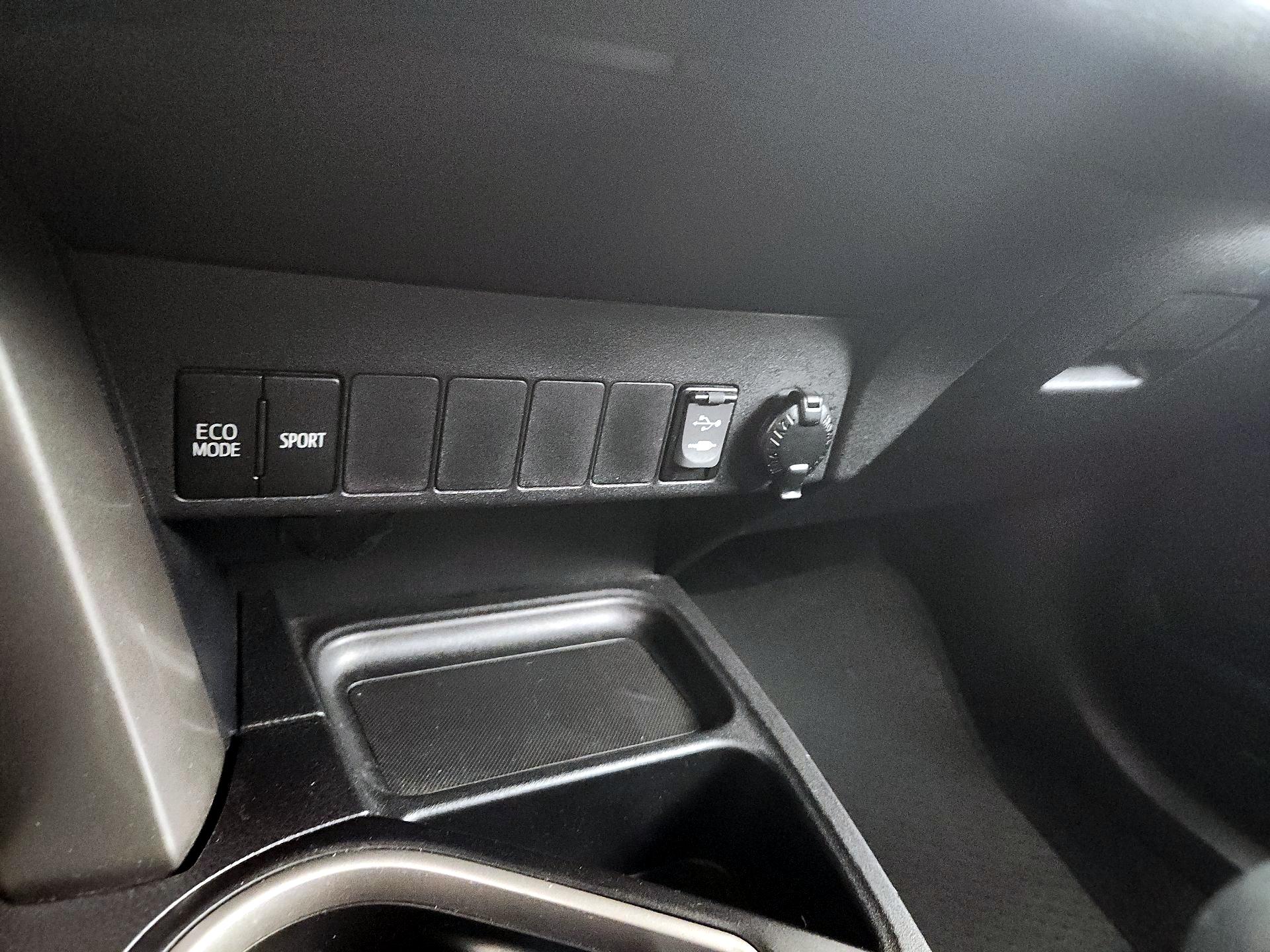 Thumbnail: 2016 Toyota RAV4 - 18