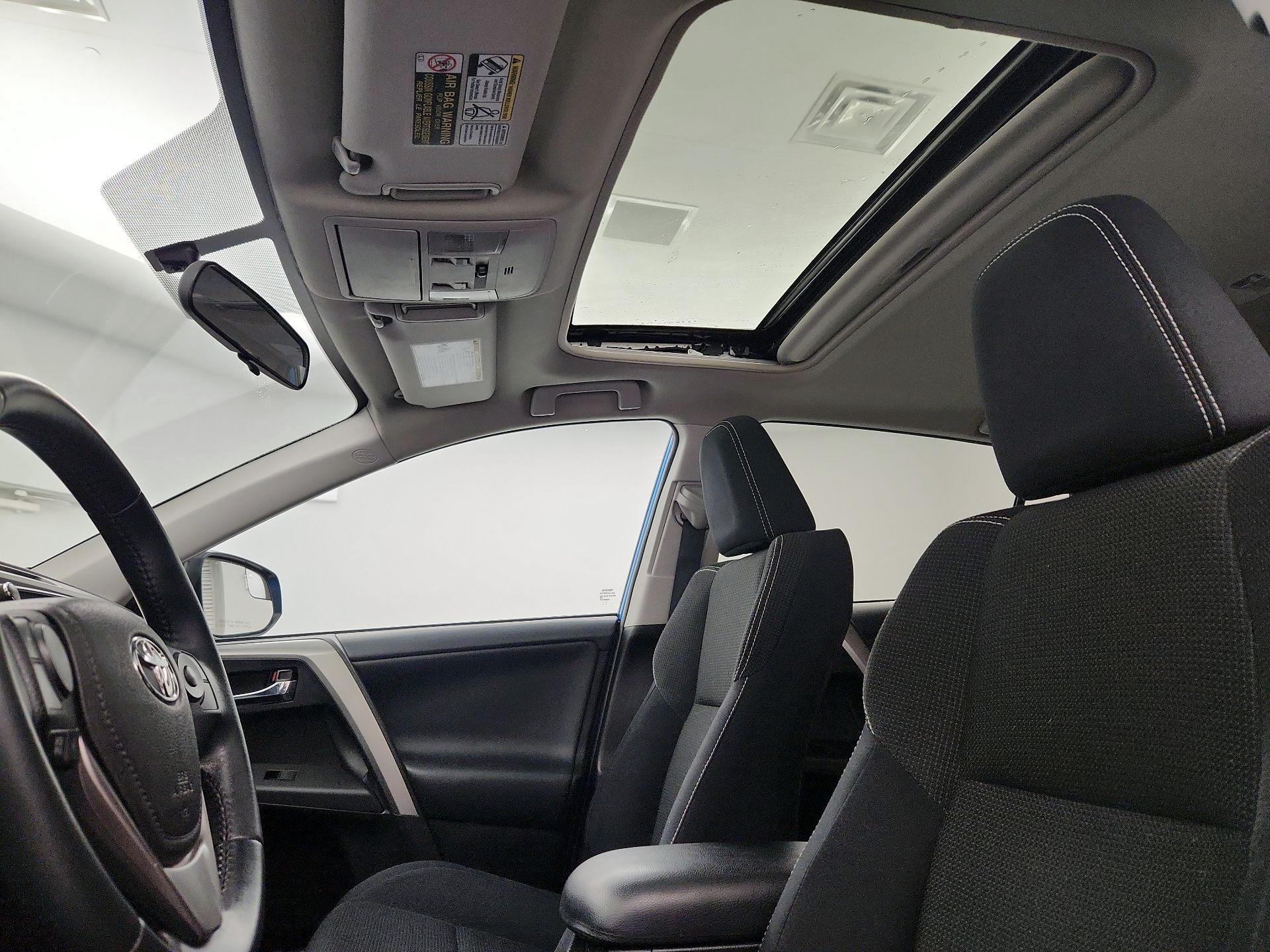 Thumbnail: 2016 Toyota RAV4 - 19