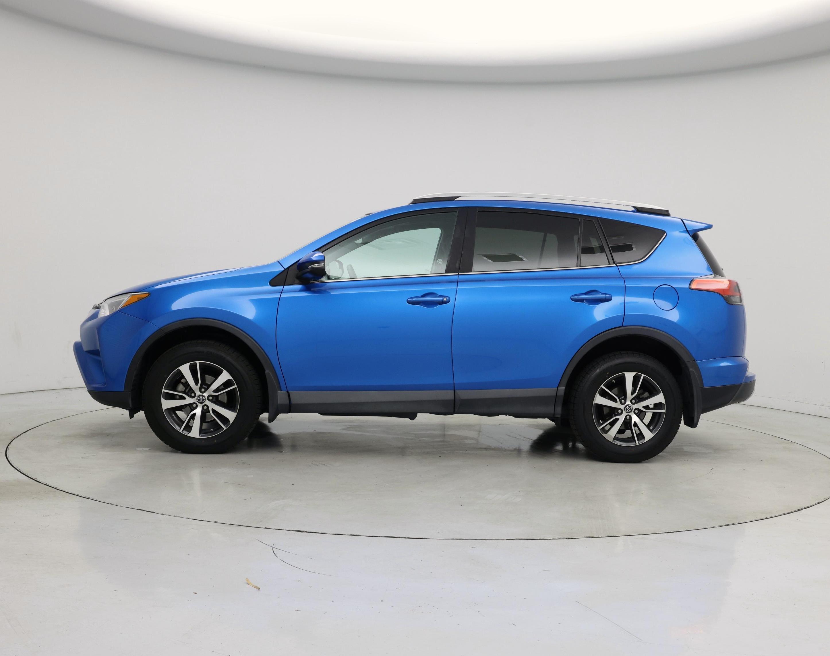 Thumbnail: 2016 Toyota RAV4 - 3