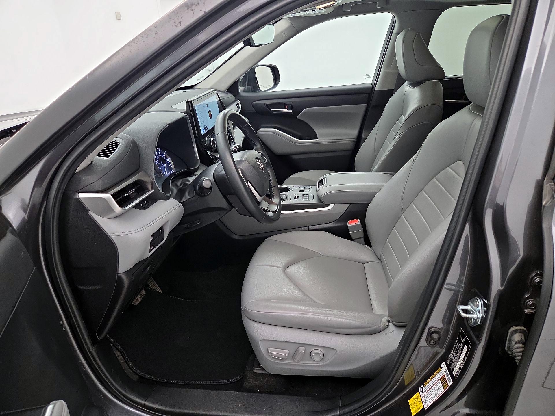 Thumbnail: 2023 Toyota Highlander - 11