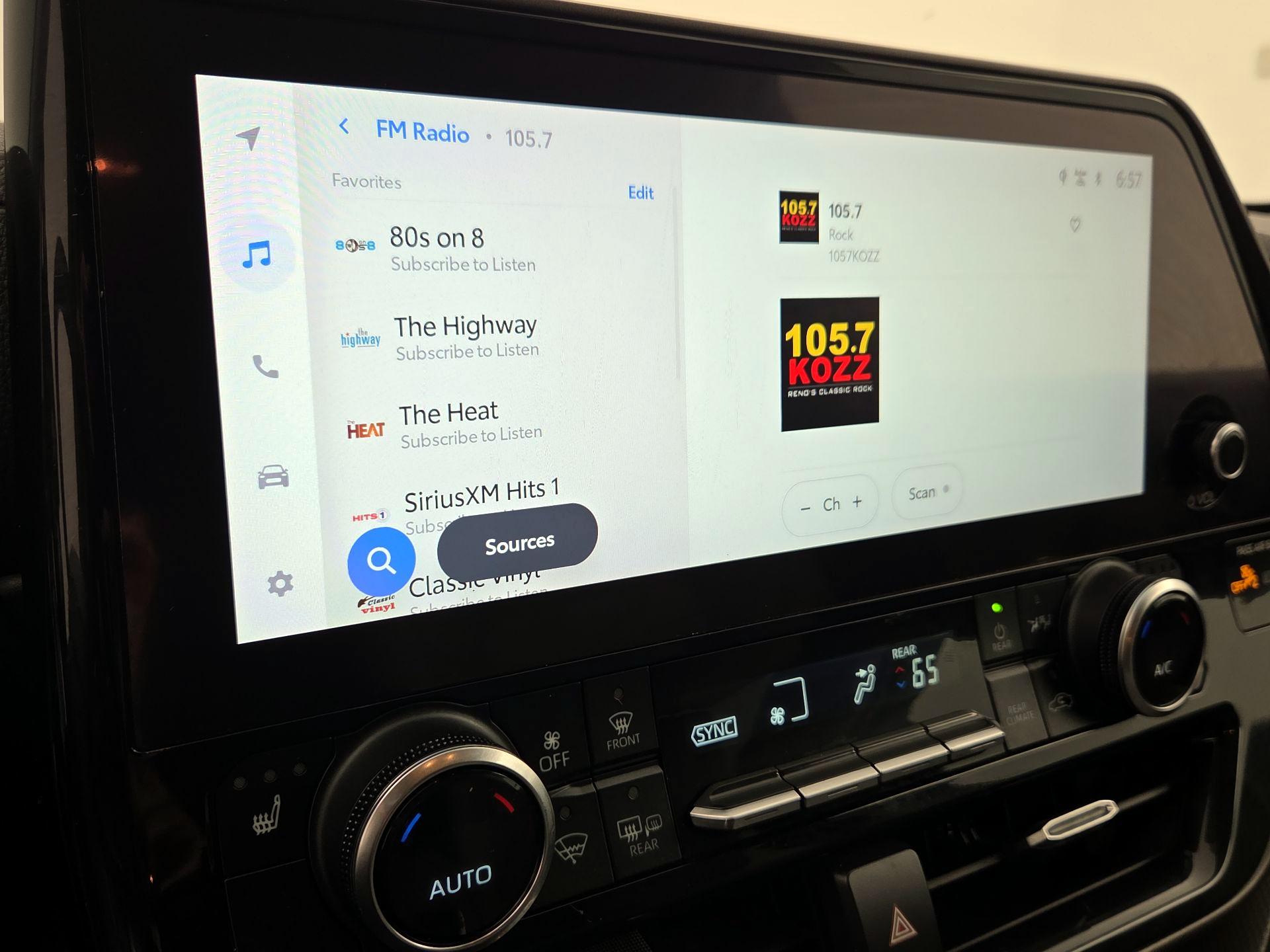 Thumbnail: 2023 Toyota Highlander - 15