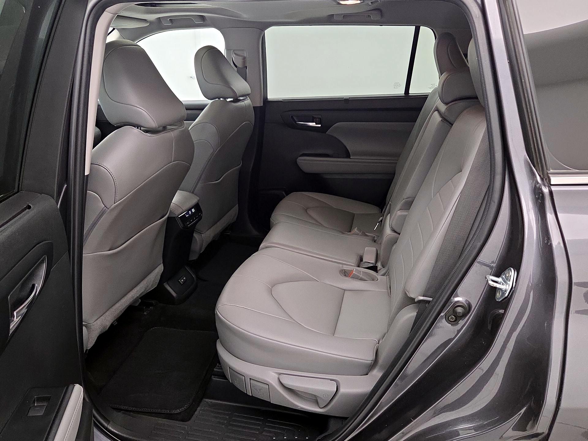 Thumbnail: 2023 Toyota Highlander - 20