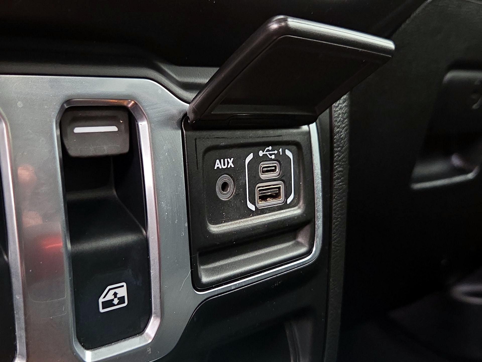 Thumbnail: 2021 Jeep Wrangler - 18