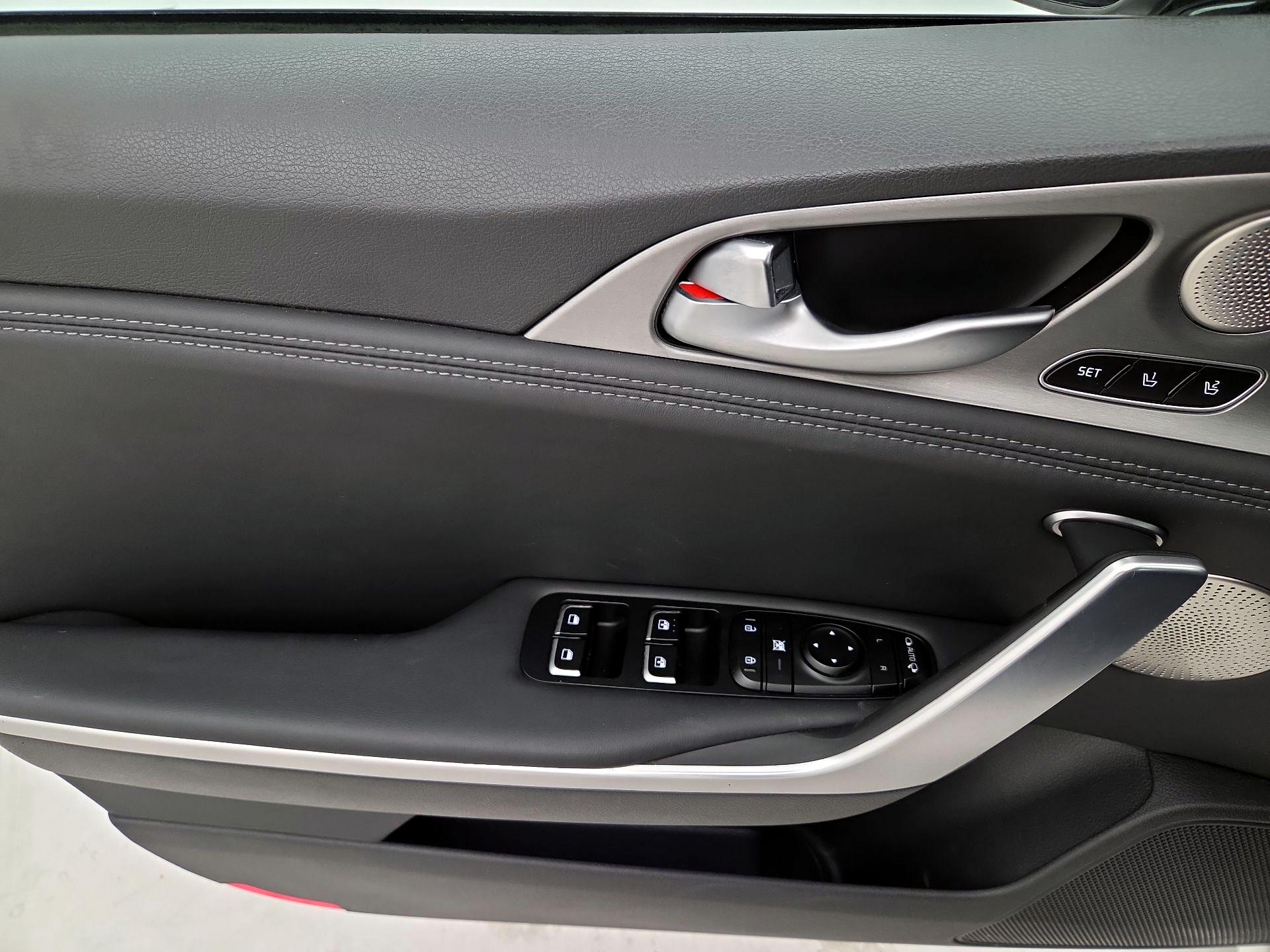 Thumbnail: 2020 Kia Stinger - 12