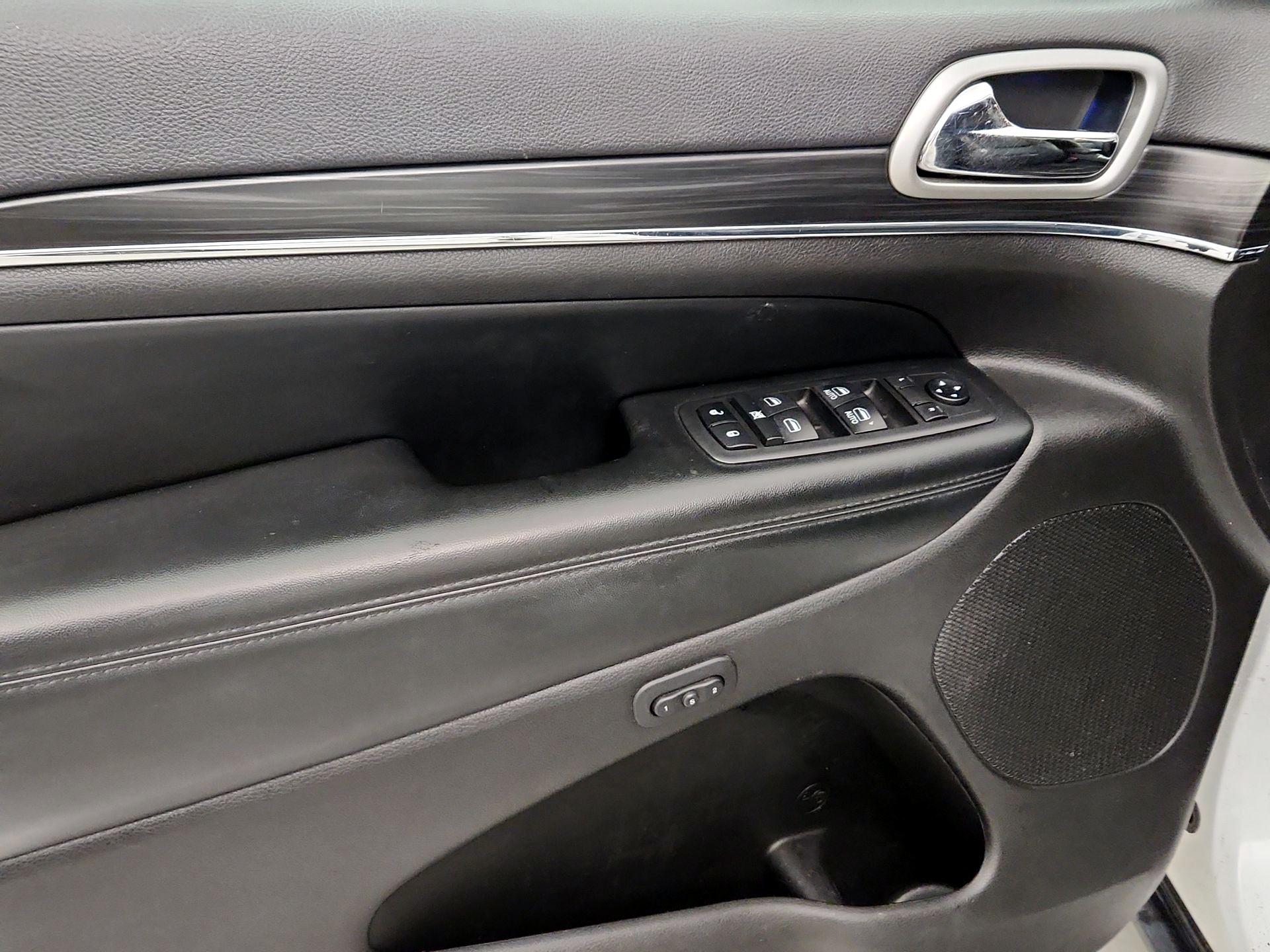 Thumbnail: 2019 Jeep Grand Cherokee - 12