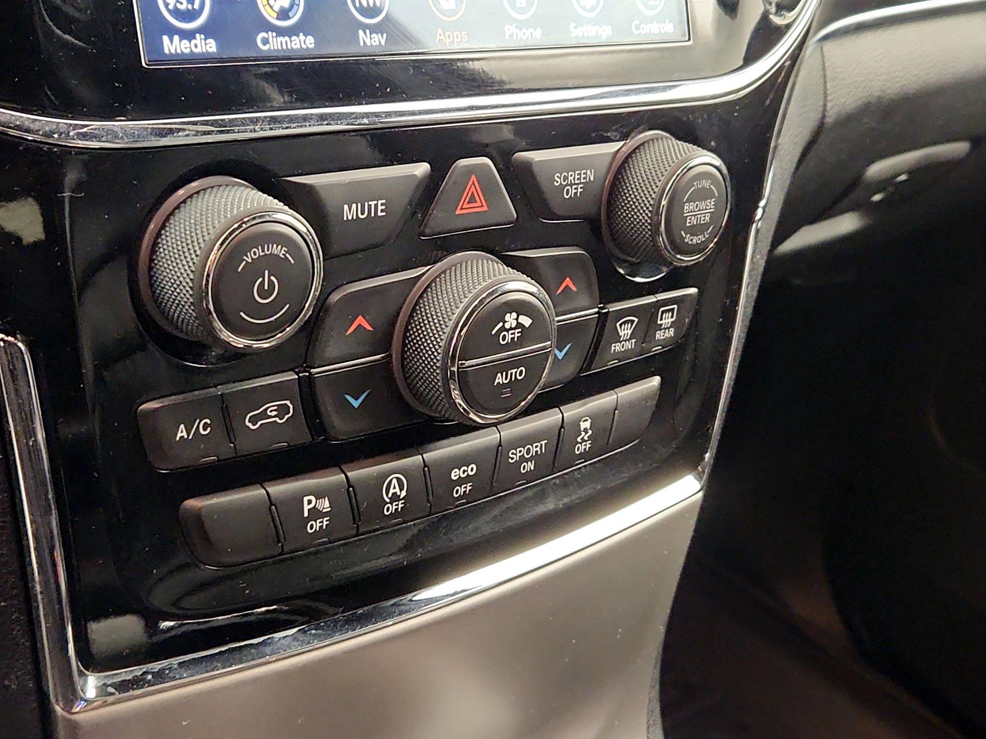 Thumbnail: 2019 Jeep Grand Cherokee - 16